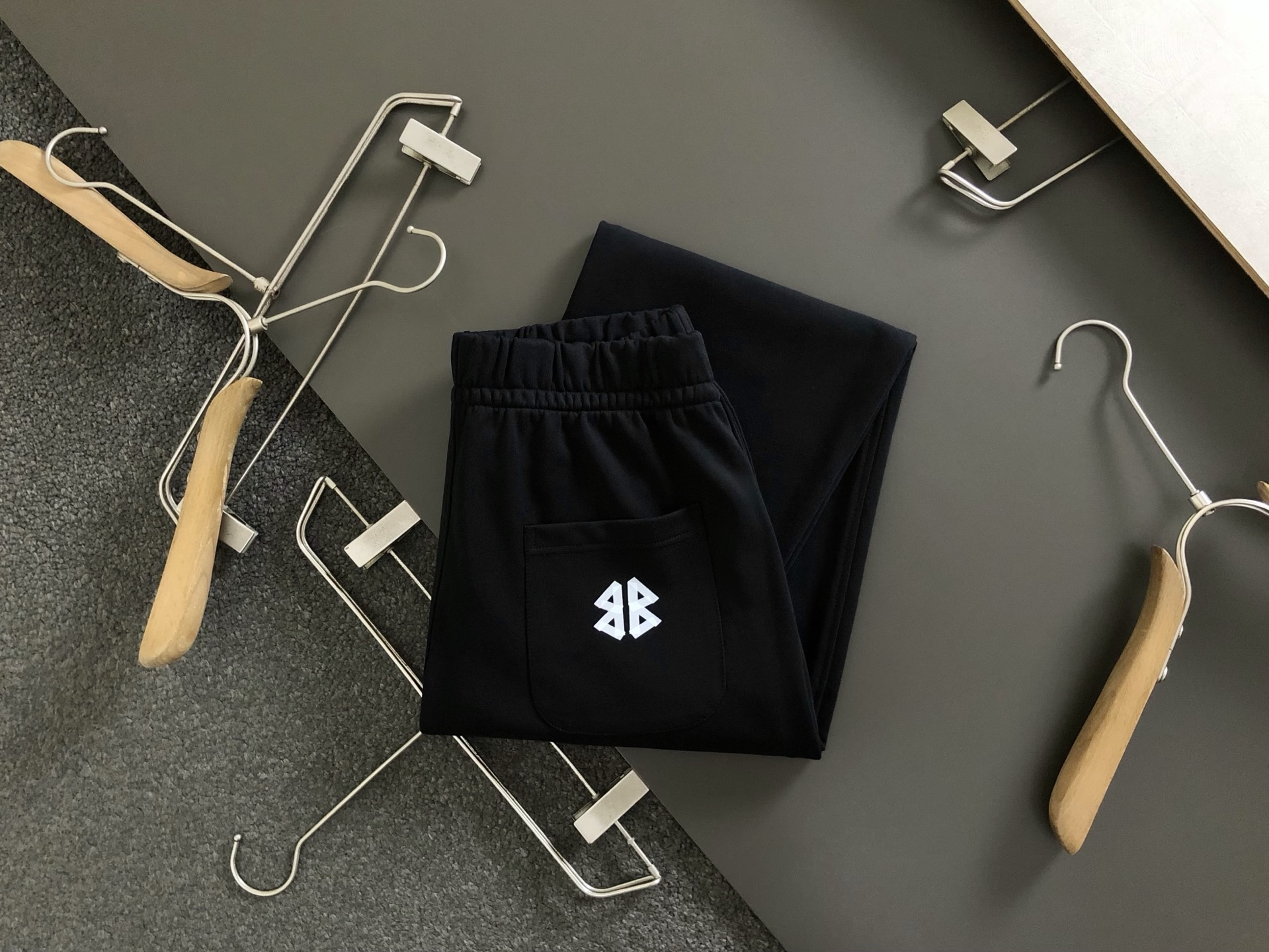 High-End Three-Colored Thongs: Top-Quality Cabinets with Unique Design and Imported Fabrics. - 图片 1