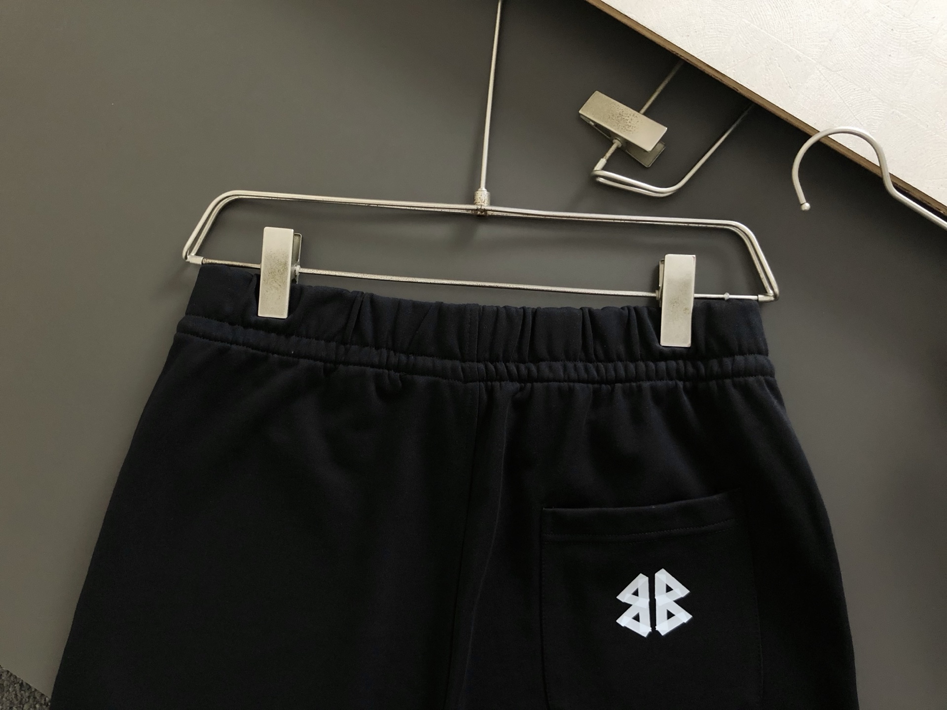 High-End Three-Colored Thongs: Top-Quality Cabinets with Unique Design and Imported Fabrics. - 图片 6