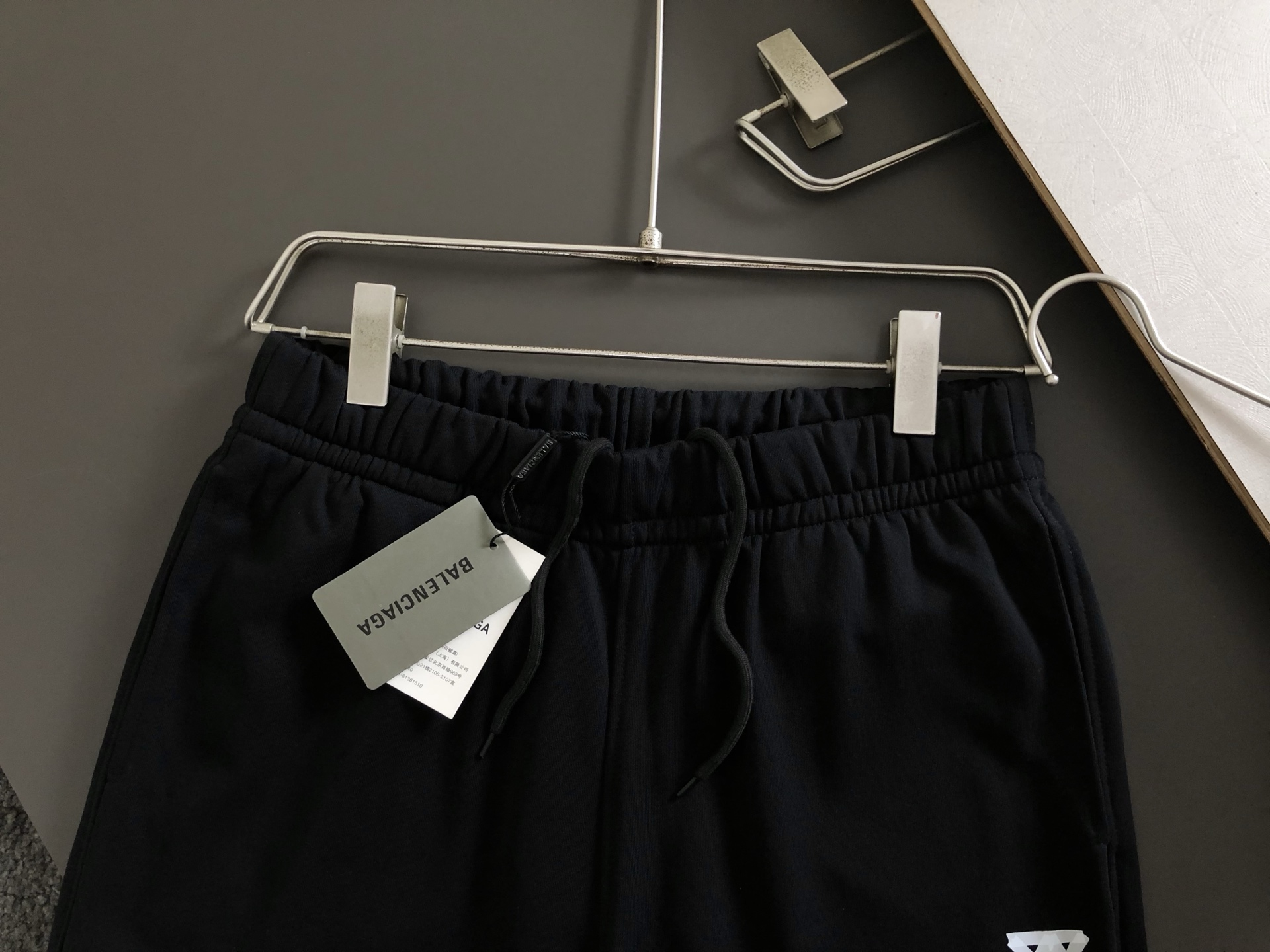 High-End Three-Colored Thongs: Top-Quality Cabinets with Unique Design and Imported Fabrics. - 图片 4
