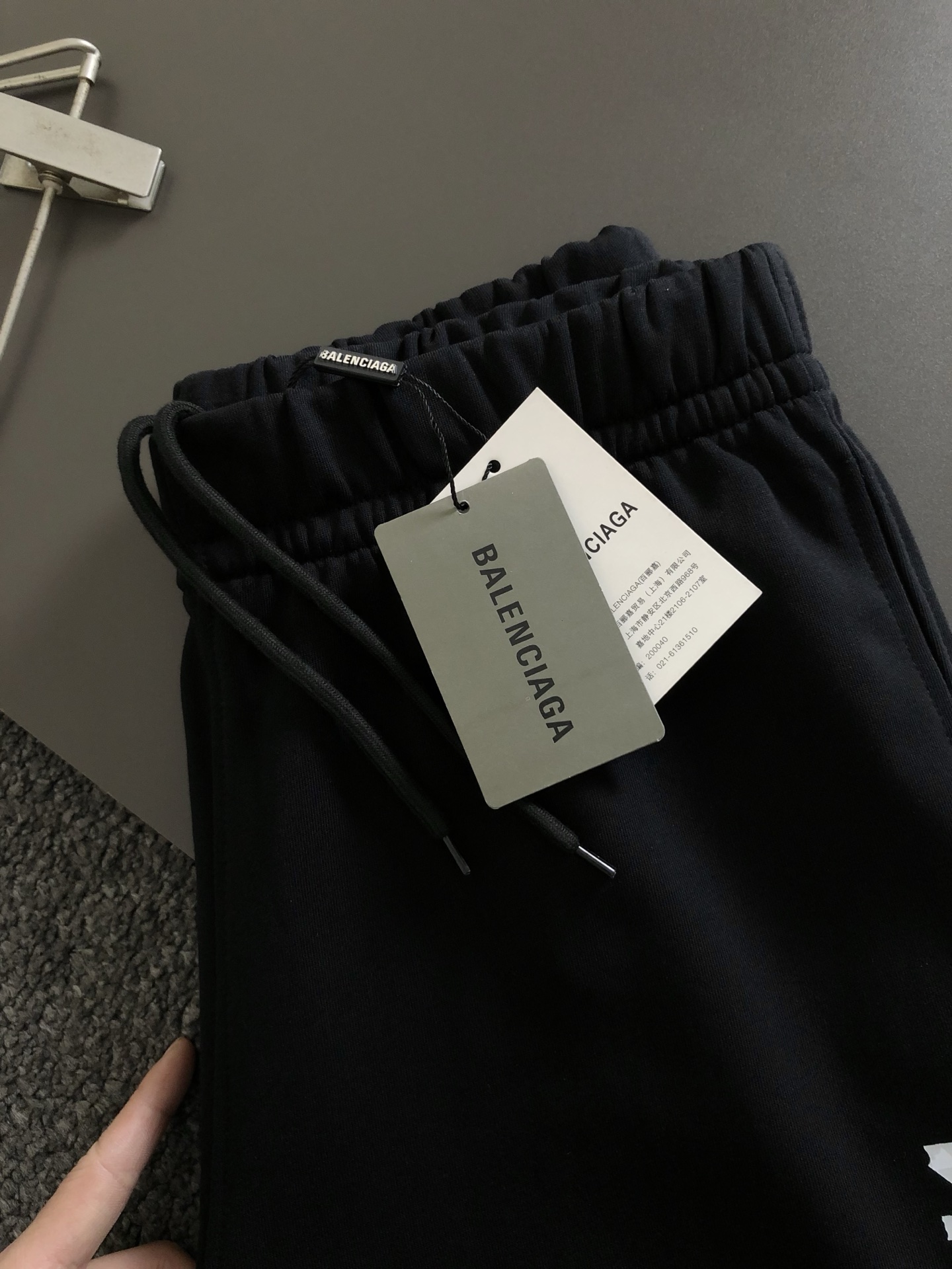 High-End Three-Colored Thongs: Top-Quality Cabinets with Unique Design and Imported Fabrics. - 图片 3