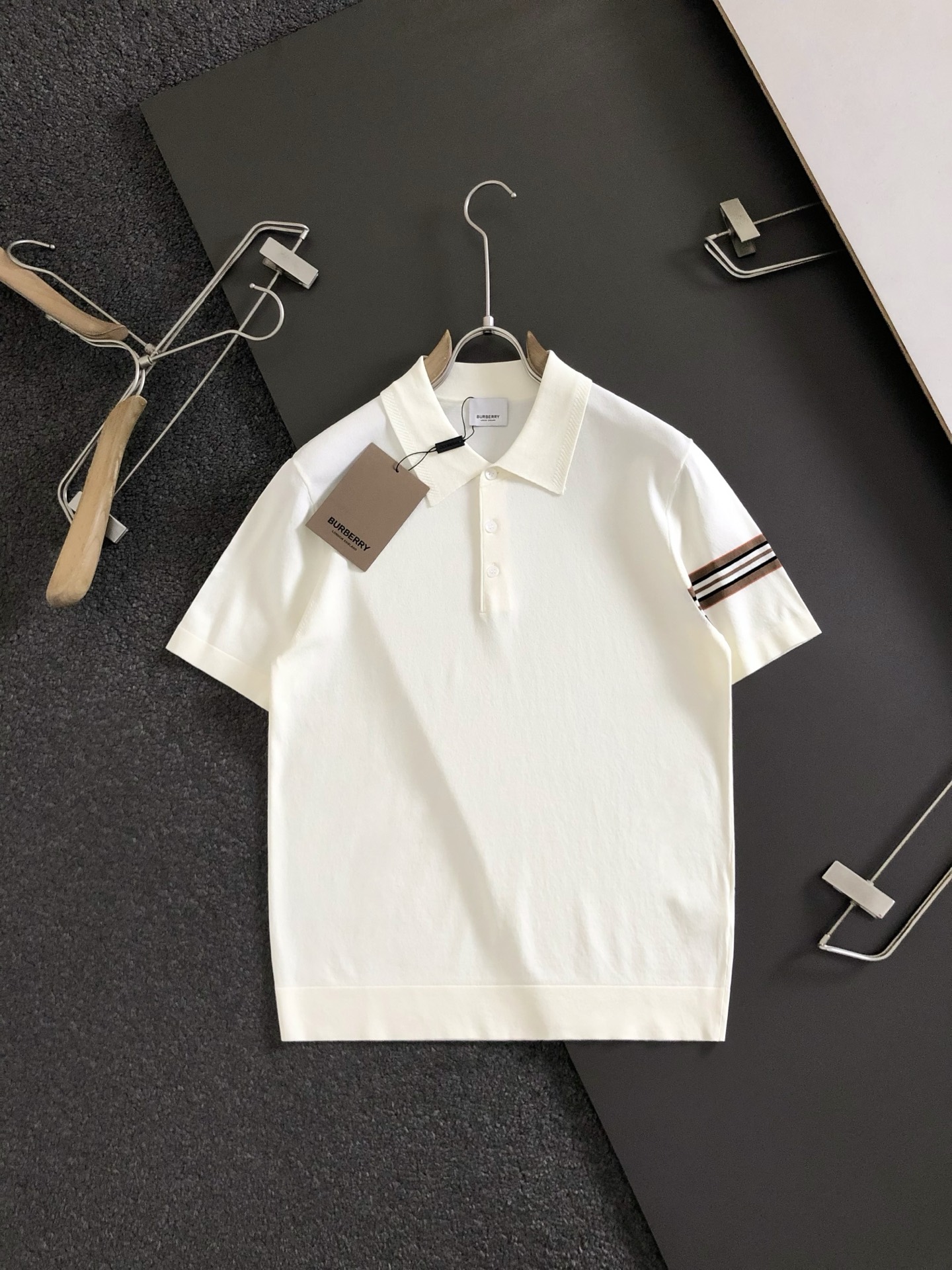 伊力特  短袖服装 2