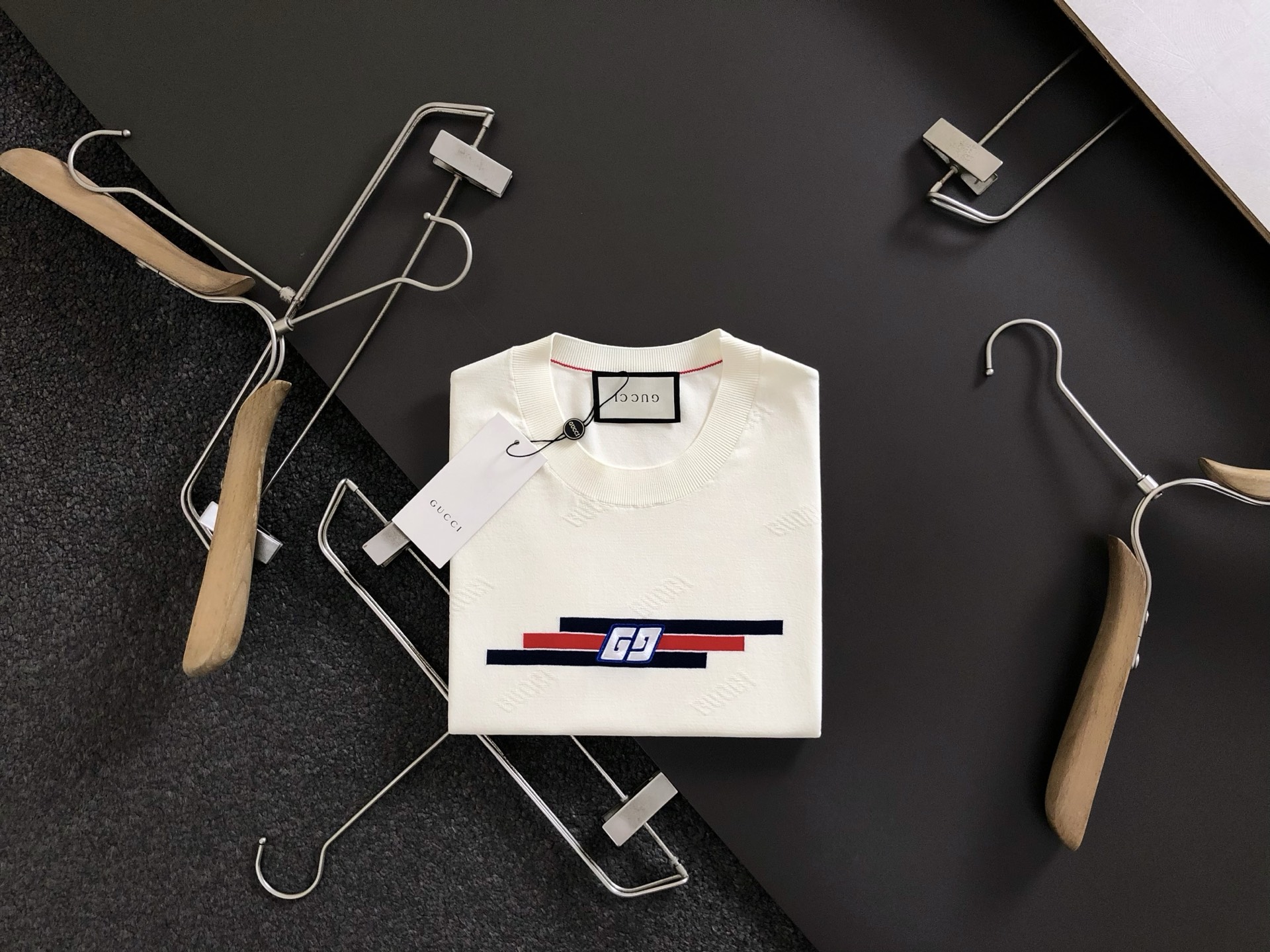 Gucc*合身版型M-XXXL
2025春夏新双G刺绣经典红蓝提花logo简约...