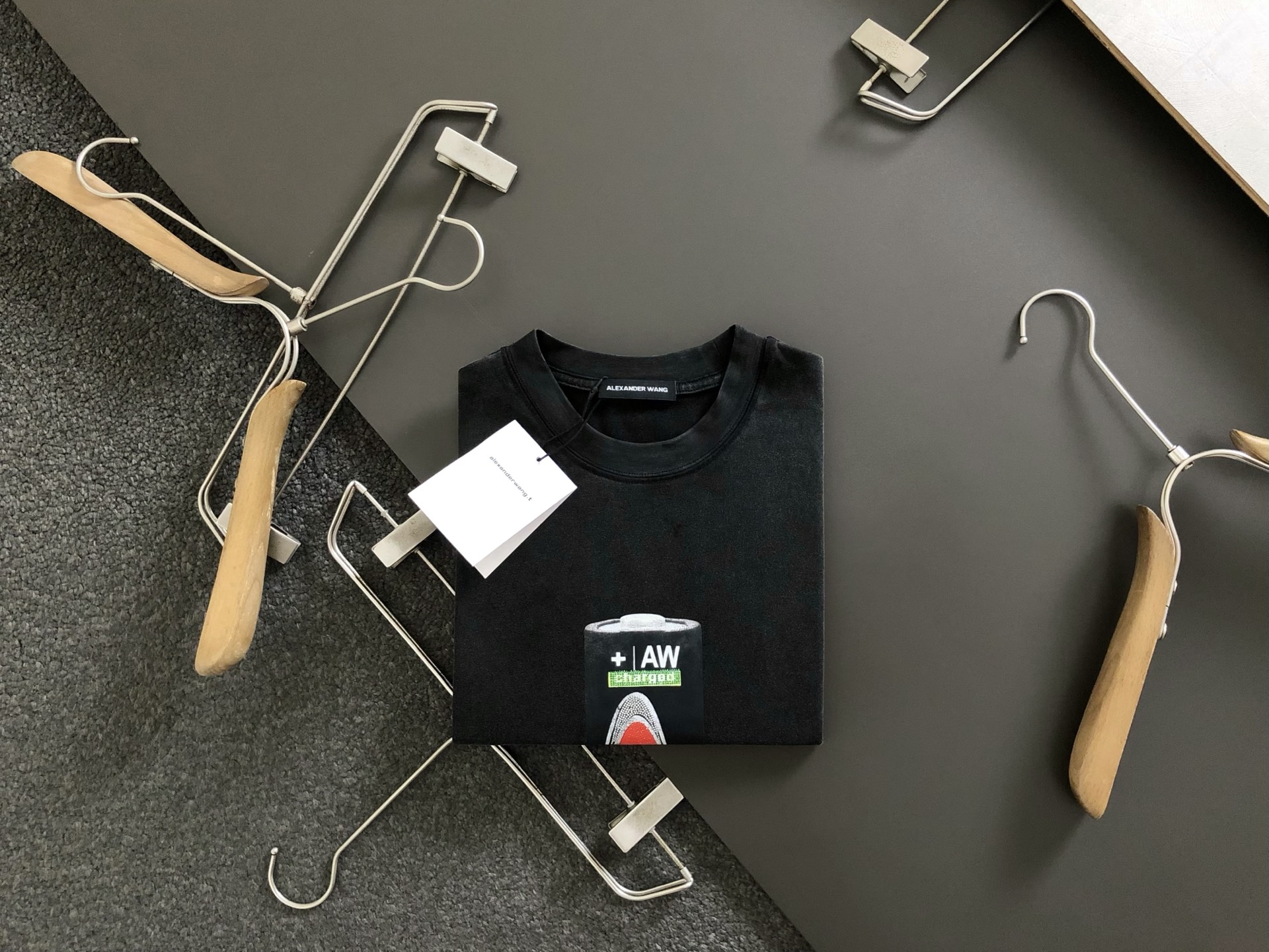 Alexander Wang Camiseta Negra con Estampado de Batería para Hombre