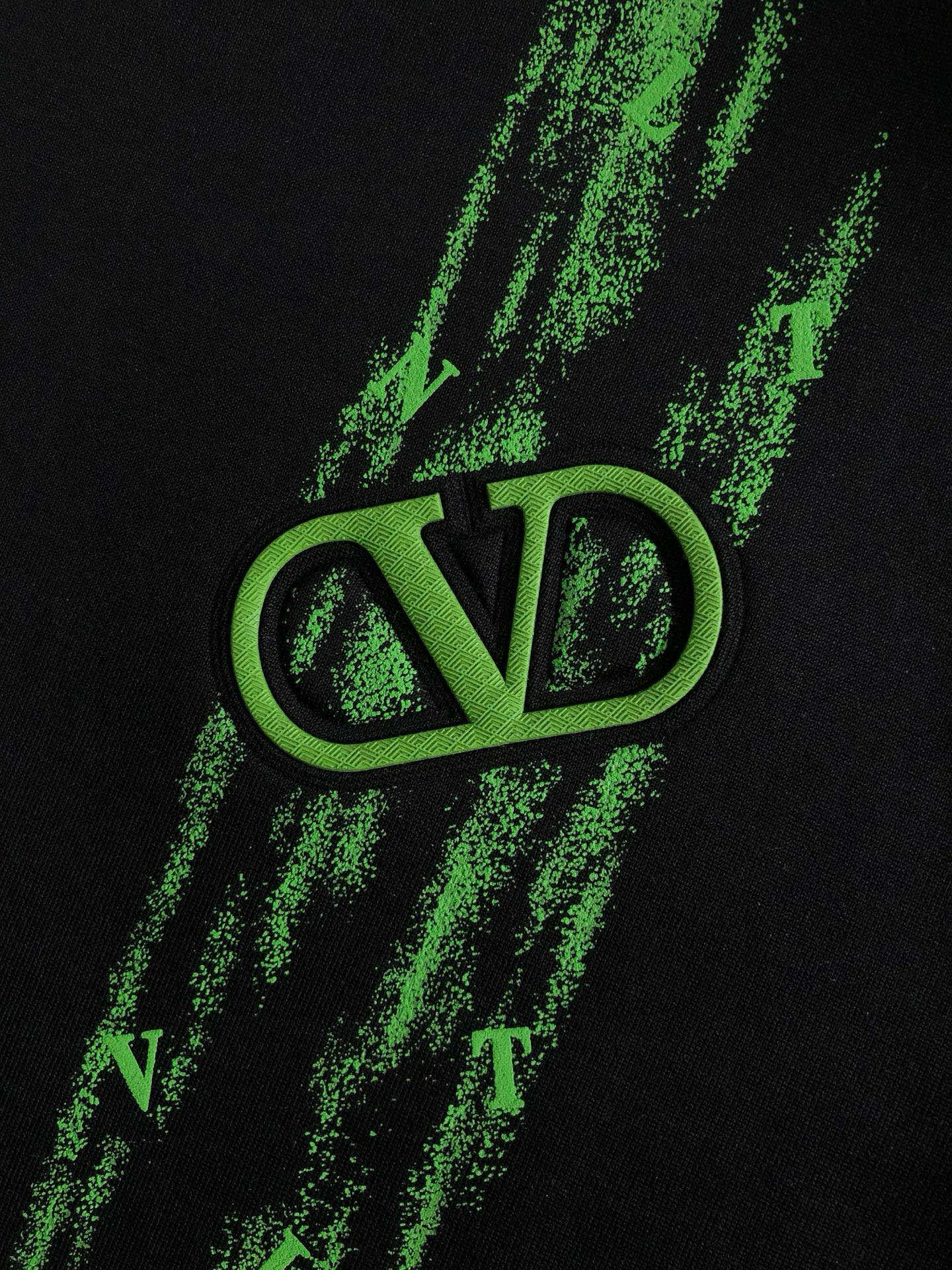 Valentino Men's Classic Short Sleeve T-Shirt with Graffiti V Logo 8 i1750938179473 3853 0 6