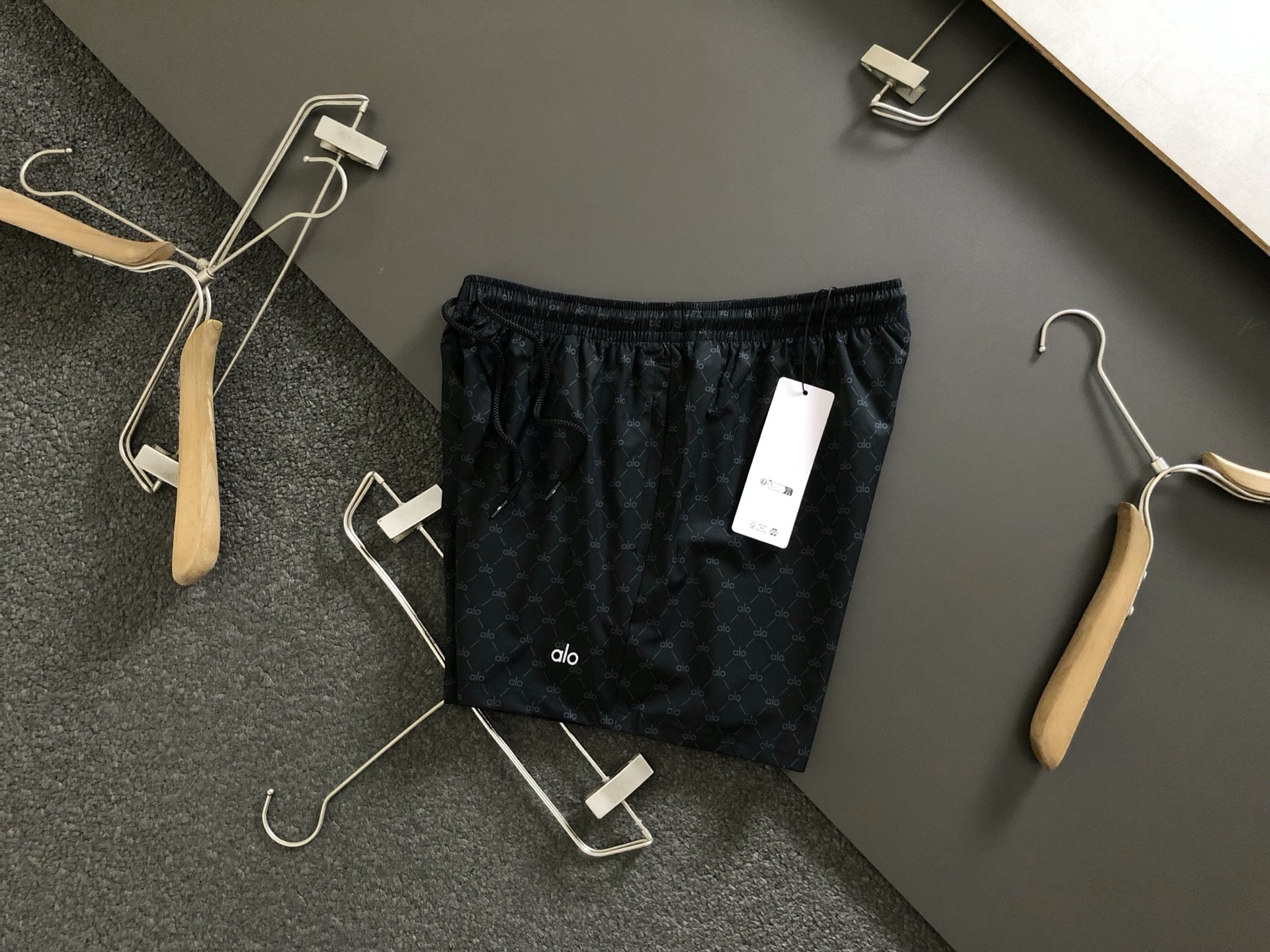 NO:444759,Alo* fit style S-Xl 25 top-grade printing craft trendy brand shorts, exquisite craftsmanship counter fabric, top-grade elements fusion, complete 3 standards, trendy men's fashion, whether it is the comfort of the upper body or the incomparable existence, it can be said to be a must-have for summer -135(s)175-(M) 178-160(L)180-(XL) 180-180(XXL), shorts, alexander wang19860909Alo*合身版型S-Xl 25顶级印花工艺潮牌短裤,精致工艺专柜面料,顶级元素融合打造,3标齐全,潮男时尚,无论是上身舒适度还是都是无可比拟的存在,可以说是夏日必备 -135(s)175-(M) 178-160(L)180-(XL) 180-180(XXL),,shorts,alexander wang,Men's clothing