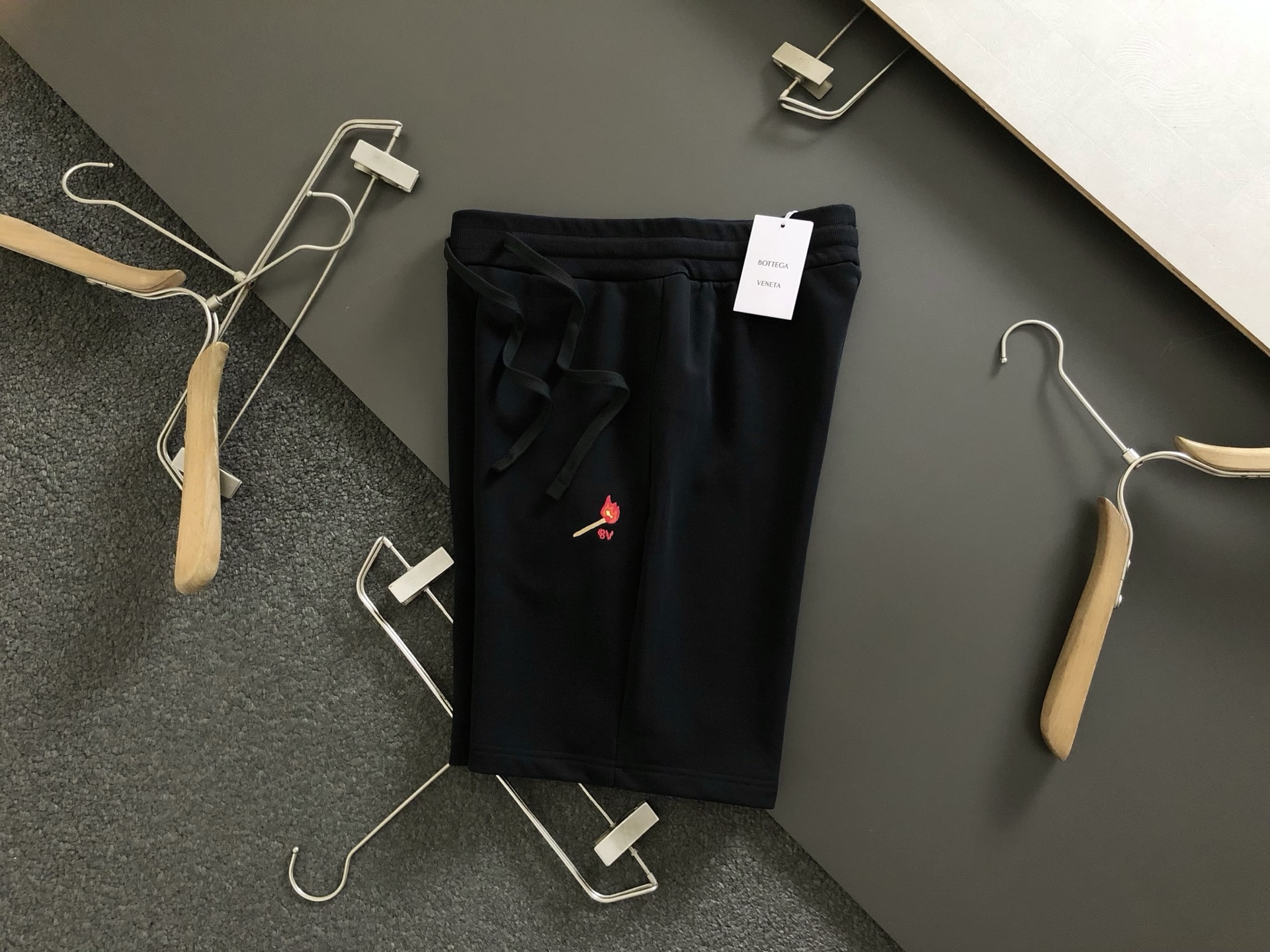 Fashionable Embroidered Shorts with High-Tech Design and Size Range S-XL - 图片 1