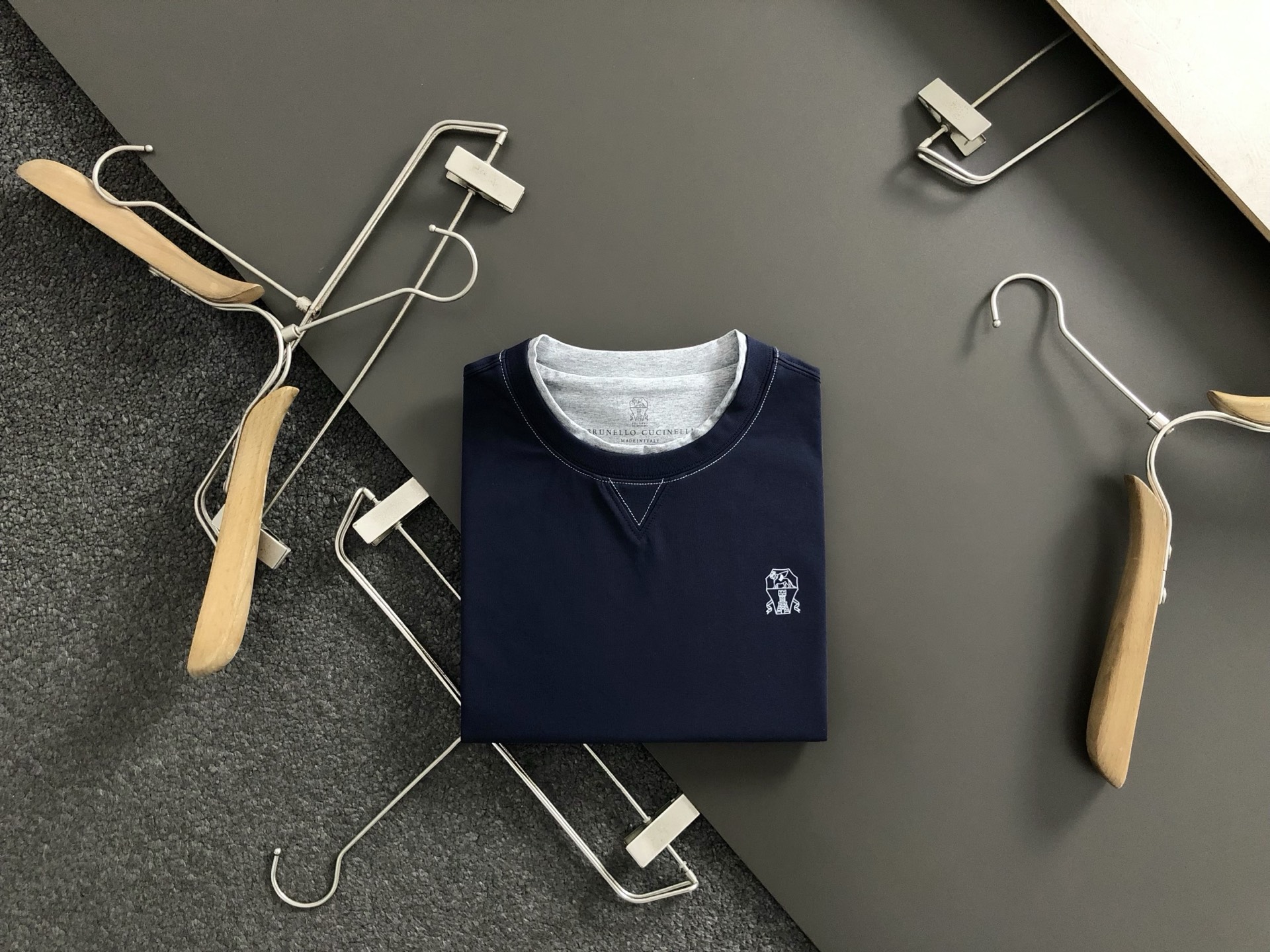 NO:444822,BC* fit style S-Xl Top black and white two-color printed double-layer versatile round neck short sleeves, exquisite craftsmanship counter fabric, top-level elements fusion, classic short sleeves 3 standards, trendy men's fashion, whether it is the comfort of the upper body or the incomparable existence, it can be said to be a must-have for summer, T-shirt, alexander wang19860909BC*合身版型S-Xl 顶级黑白双色印花款双层百搭圆领短袖,精致工艺专柜面料,顶级元素融合打造,经典短袖3标齐全,潮男时尚,无论是上身舒适度还是都是无可比拟的存在,可以说是夏日必备,,T-shirt,alexander wang,Men's clothing