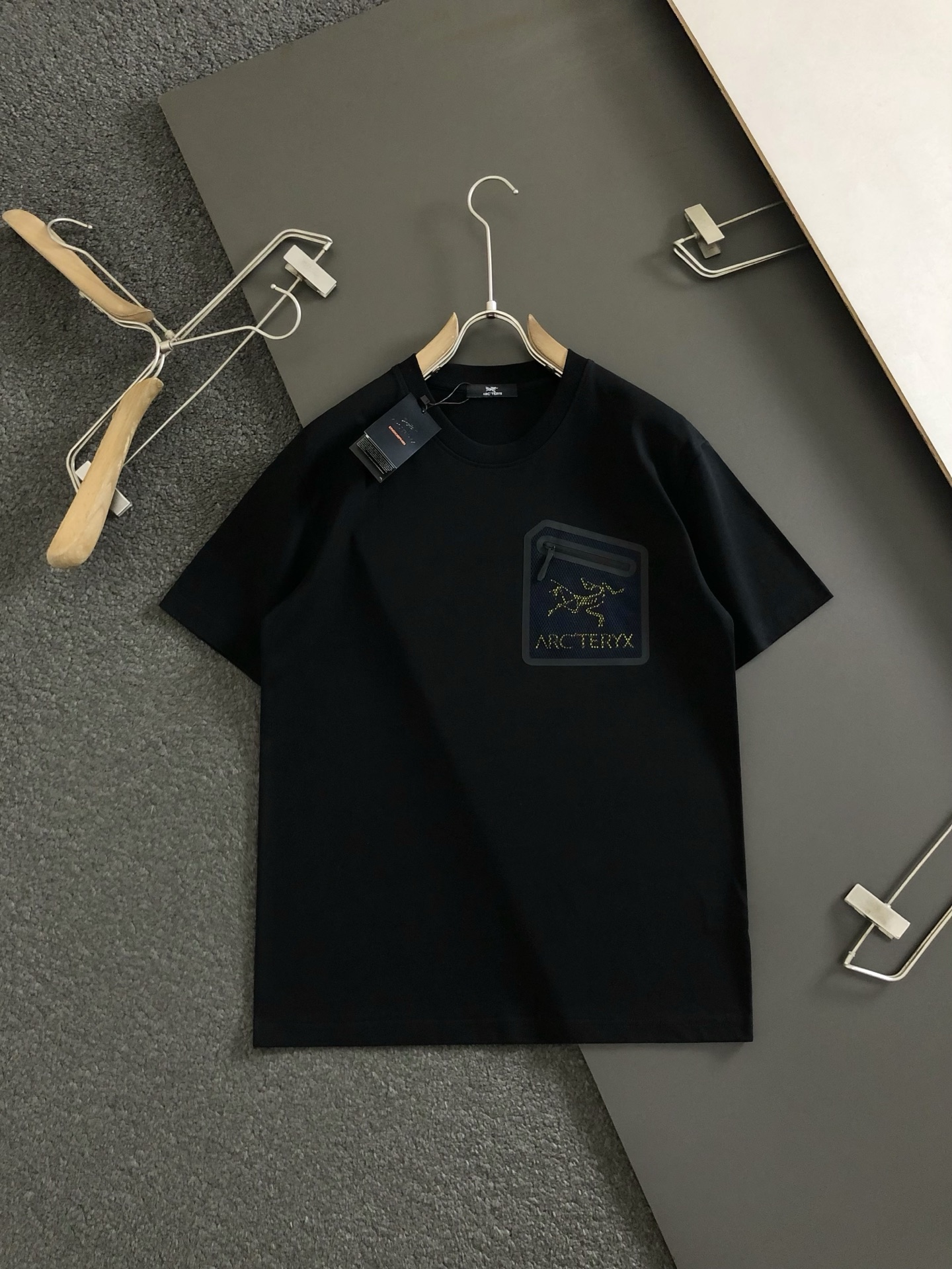 Fashionable Short Sleeve Tops in Various Sizes, Net Pocket Design, Hipster Style. - 图片 2