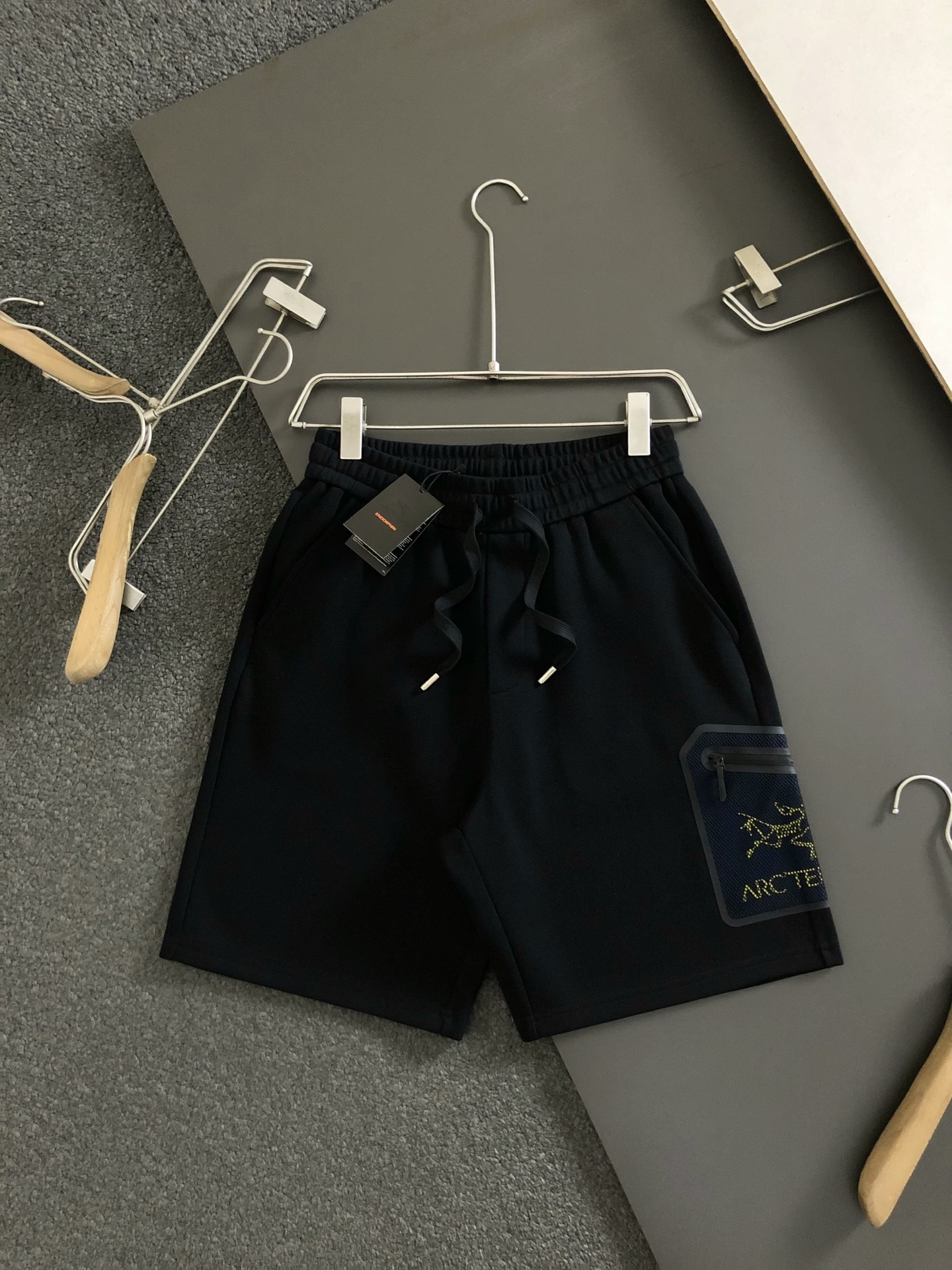 Fashionable Short Sleeve Tops in Various Sizes, Net Pocket Design, Hipster Style. - 图片 5