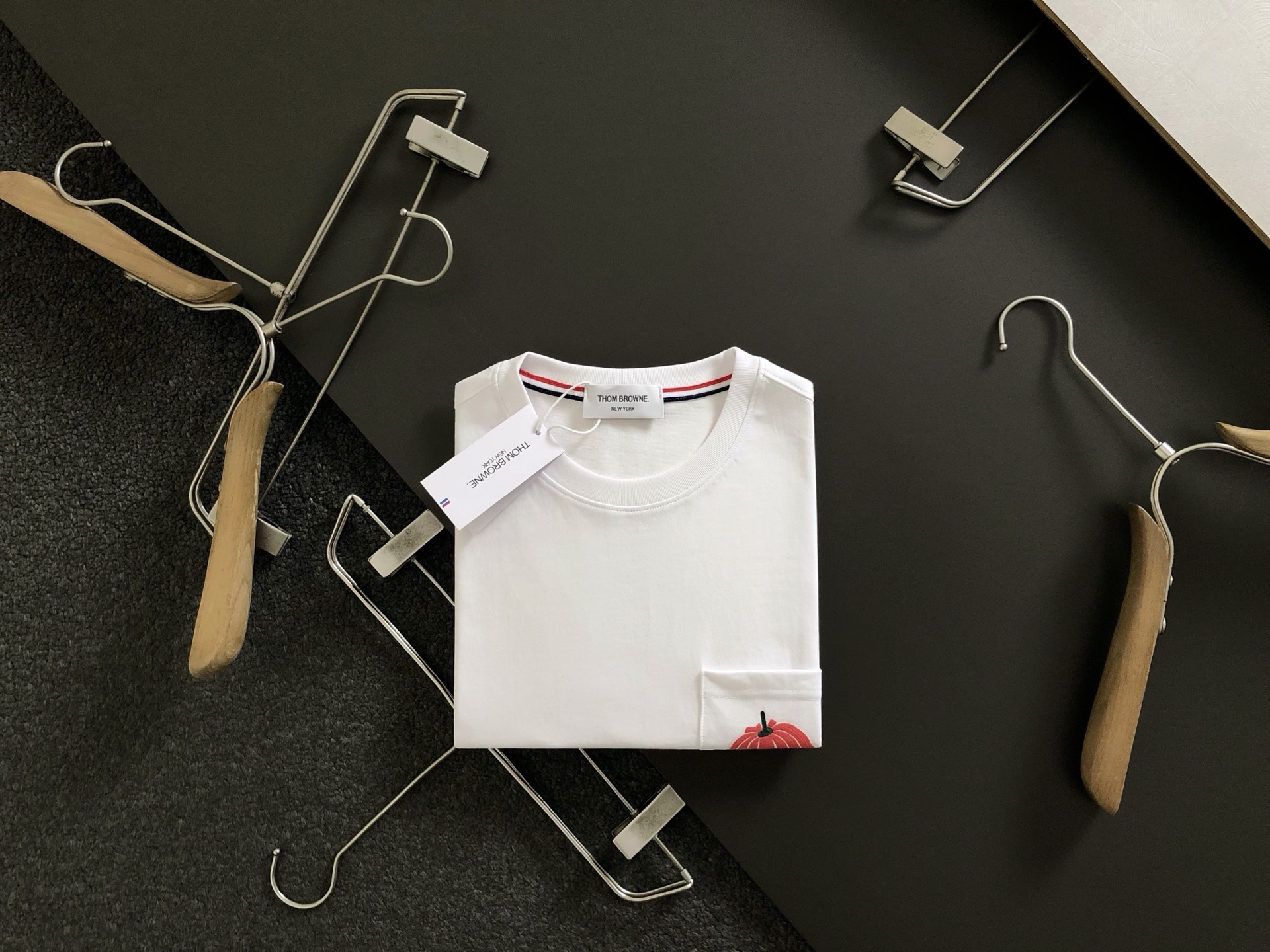 NO:444795,TB* fit style 1-5 24 top version pumpkin high-density color webbing splicing classic pure cotton counter model for men and women, the counter is the same as each other, fashionable and versatile, imported fabric, top-level high-craftsmanship style is super good, durable and comfortable ruler 1-5 sizes, alexander wang19860909TB*合身版型1-5 24顶级版南瓜高密度彩色织带拼接经典男女同款纯棉专柜款,专柜一摸一样打造顶级款,时尚百搭款,进口面料,顶级高工艺版型超好,耐穿又舒适尺1-5码,,alexander wang,Men's clothing