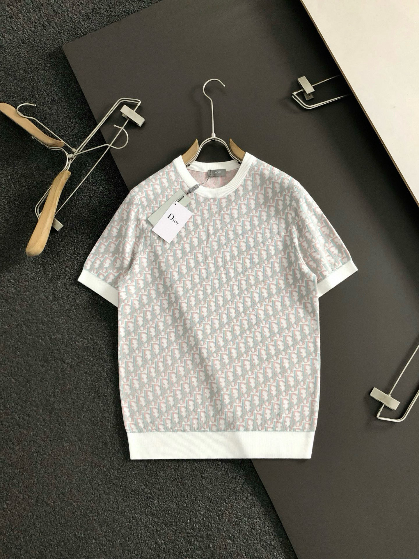 Top 2025 Imports: High-End Tweezers & Quality Short-Sleeved Cabinets in Blue-and-White - 图片 2