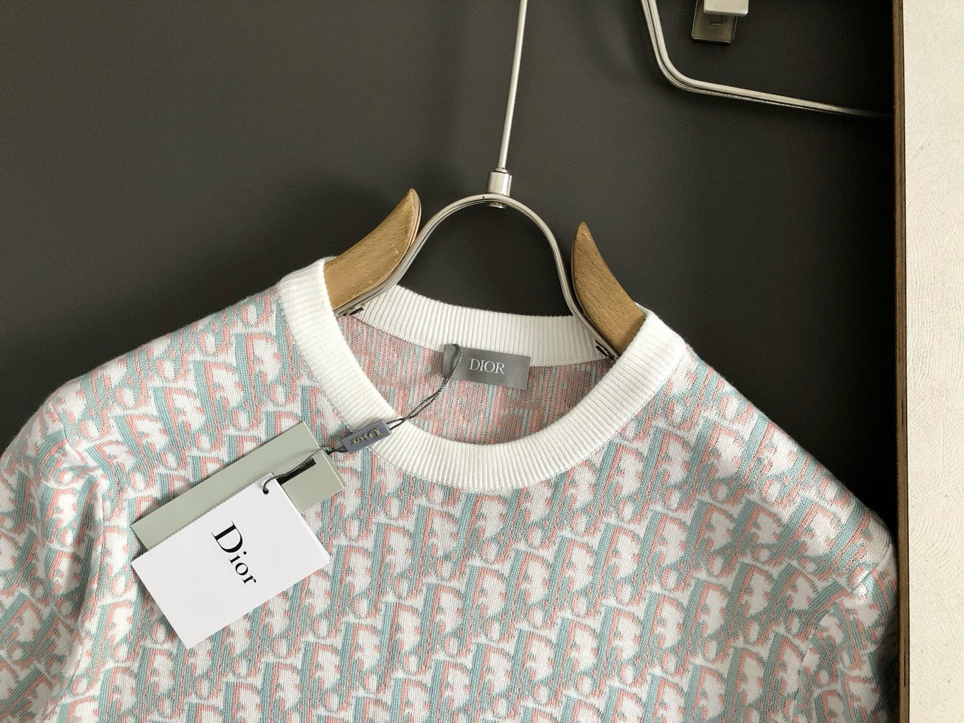Top 2025 Imports: High-End Tweezers & Quality Short-Sleeved Cabinets in Blue-and-White - 图片 4