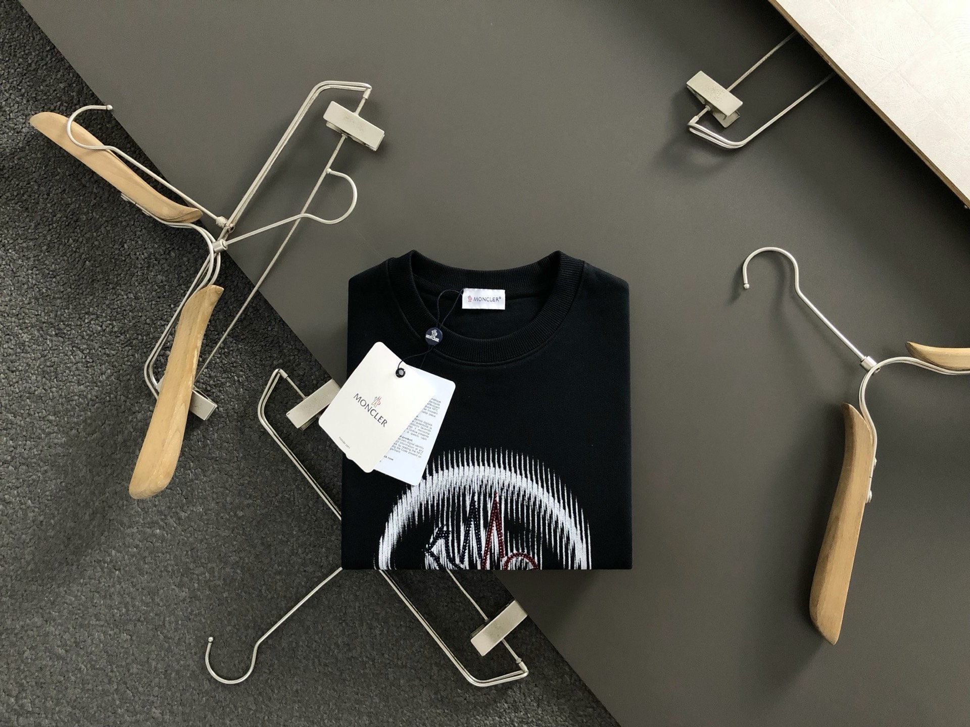 NO:491266,Mon* fit style S-Xl 25 autumn and winter counter printed trendy sweatshirts, exquisite craftsmanship counter fabrics, top-level elements fusion, complete 3 standards, trendy men's fashion, whether it is the comfort of the upper body or the incomparable existence, it can be said to be a must-have for summer -135(s)175-150(M) 178-160(L)180-180(XXL),,hoodie,sweatshirts,alexander wang19860909mon*合身版型S-Xl 25秋冬专柜款印花潮牌卫衣,精致工艺专柜面料,顶级元素融合打造,3标齐全,潮男时尚,无论是上身舒适度还是都是无可比拟的存在,可以说是夏日必备 -135(s)175-150(M) 178-160(L)180-(XL) 180-180(XXL),,hoodie,sweatshirts,alexander wang,Men's clothing