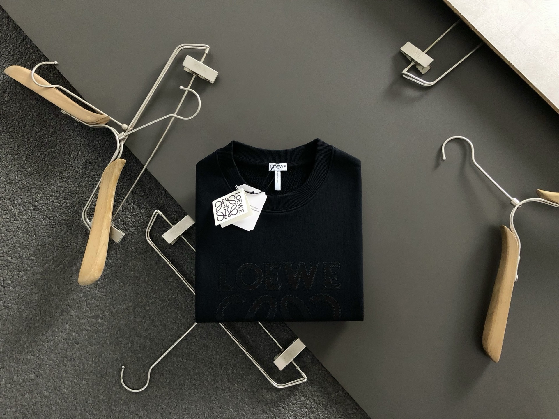 NO:491289,LOW* fit style S-Xl 25 autumn and winter patch embroidered trendy brand sweatshirts, exquisite craftsmanship counter fabrics, top-level elements fusion, complete 3 standards, trendy men's fashion, whether it is the comfort of the upper body or the incomparable existence, it can be said to be a must-have for summer -135(s)175-150(M) 178-160(L)180-180(XXL),,hoodie,sweatshirts,alexander wang19860909LOW*合身版型S-Xl 25秋冬贴布刺绣潮牌卫衣,精致工艺专柜面料,顶级元素融合打造,3标齐全,潮男时尚,无论是上身舒适度还是都是无可比拟的存在,可以说是夏日必备 -135(s)175-150(M) 178-160(L)180-(XL) 180-180(XXL),,hoodie,sweatshirts,alexander wang,Men's clothing