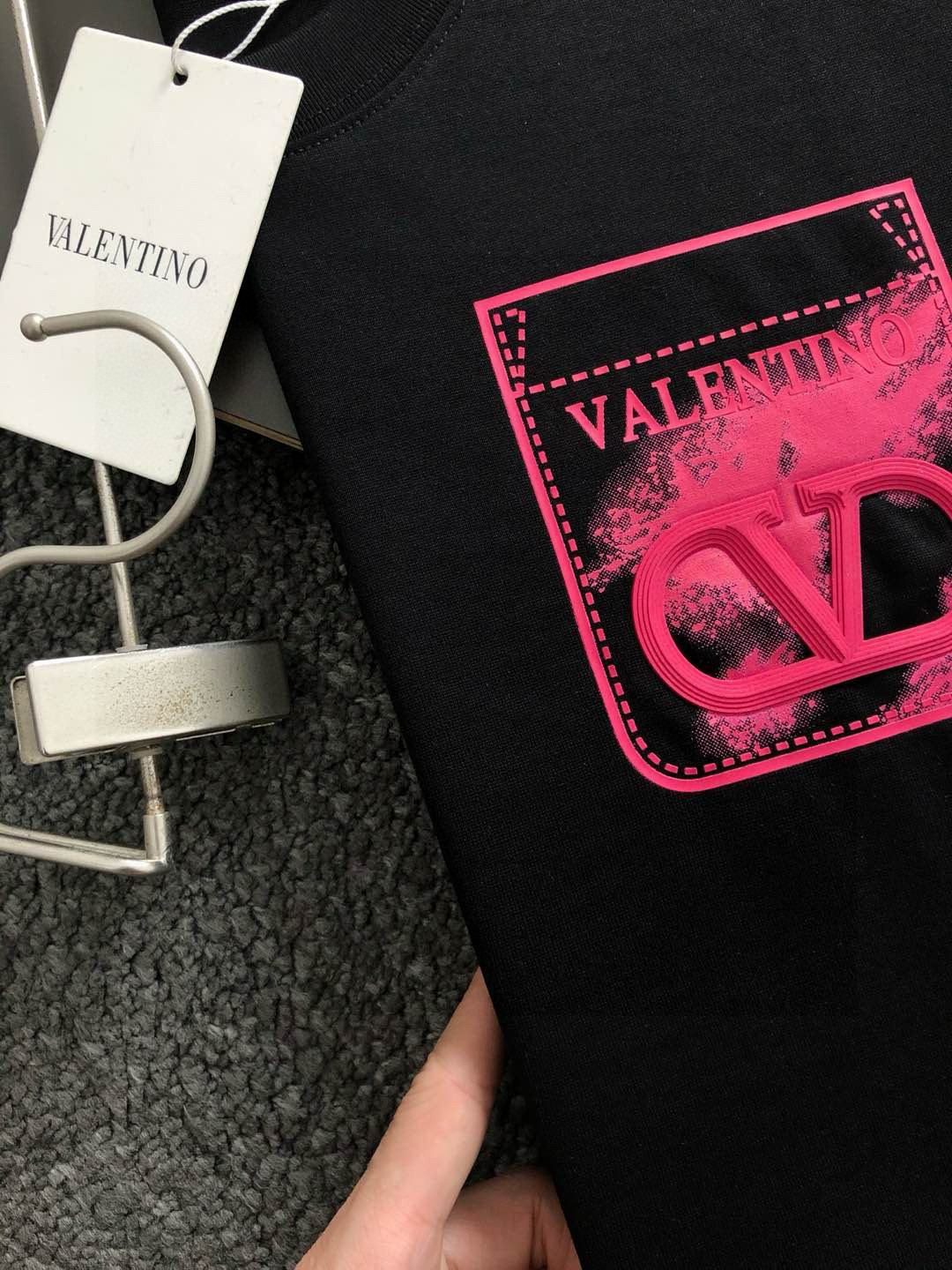 Valentino Men's Classic Fit Short Sleeve T-Shirt with Logo Detail 4 i1754752202925 458 0 2