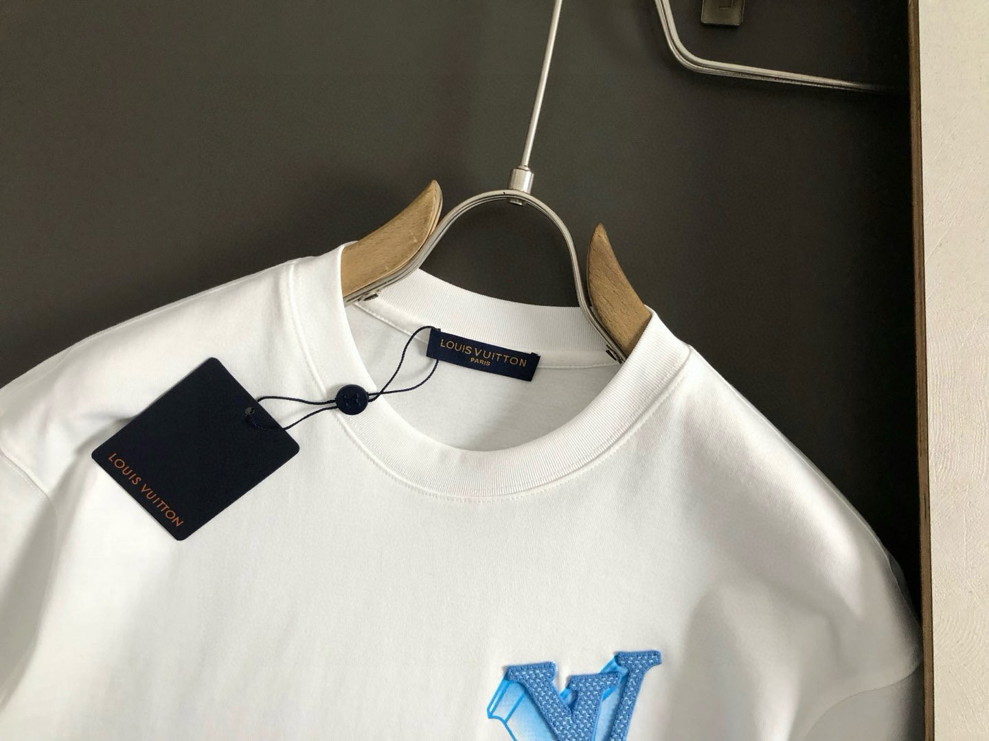 חולצת Louis Vuitton לגברים לקיץ ביצועי ותרבות 5 i1754752247950 1600 0 3