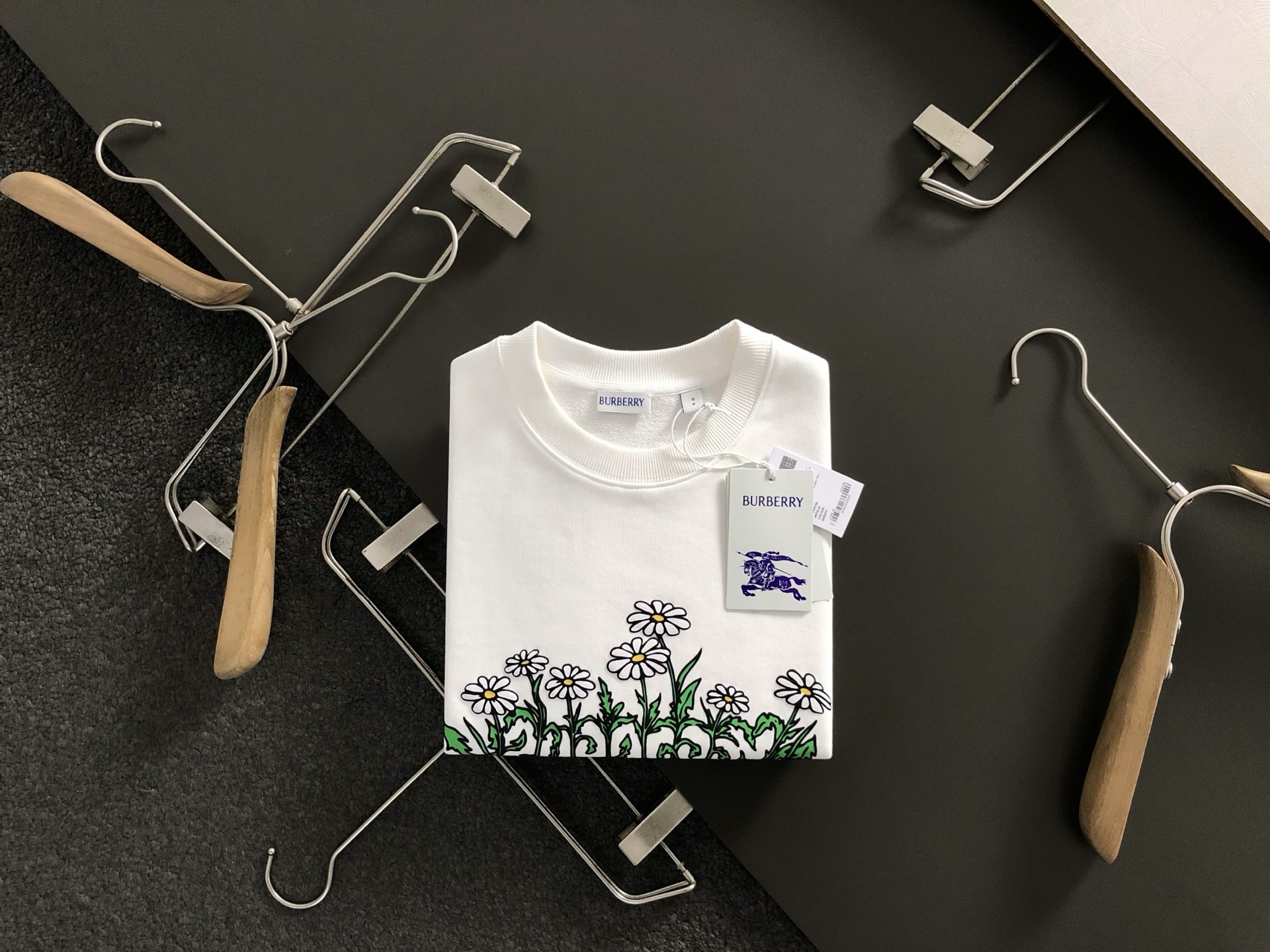 NO:509878,BBR* fit style S-Xl 25 autumn and winter printed trendy sweatshirts, exquisite craftsmanship counter fabrics, top-level elements fusion creation, complete 3 standards, trendy men's fashion, whether it is the comfort of the upper body or the incomparable existence, it can be said to be a must-have for summer 170-135(s)175-(M) 178-160(L)180-170(XL) 180-180(XXL),,hoodie,sweatshirts,alexander wang19860909BBR*合身版型S-Xl 25秋冬印花潮牌卫衣,精致工艺专柜面料,顶级元素融合打造,3标齐全,潮男时尚,无论是上身舒适度还是都是无可比拟的存在,可以说是夏日必备 170-135(s)175-(M) 178-160(L)180-170(XL) 180-180(XXL),,hoodie,sweatshirts,alexander wang,Men's clothing