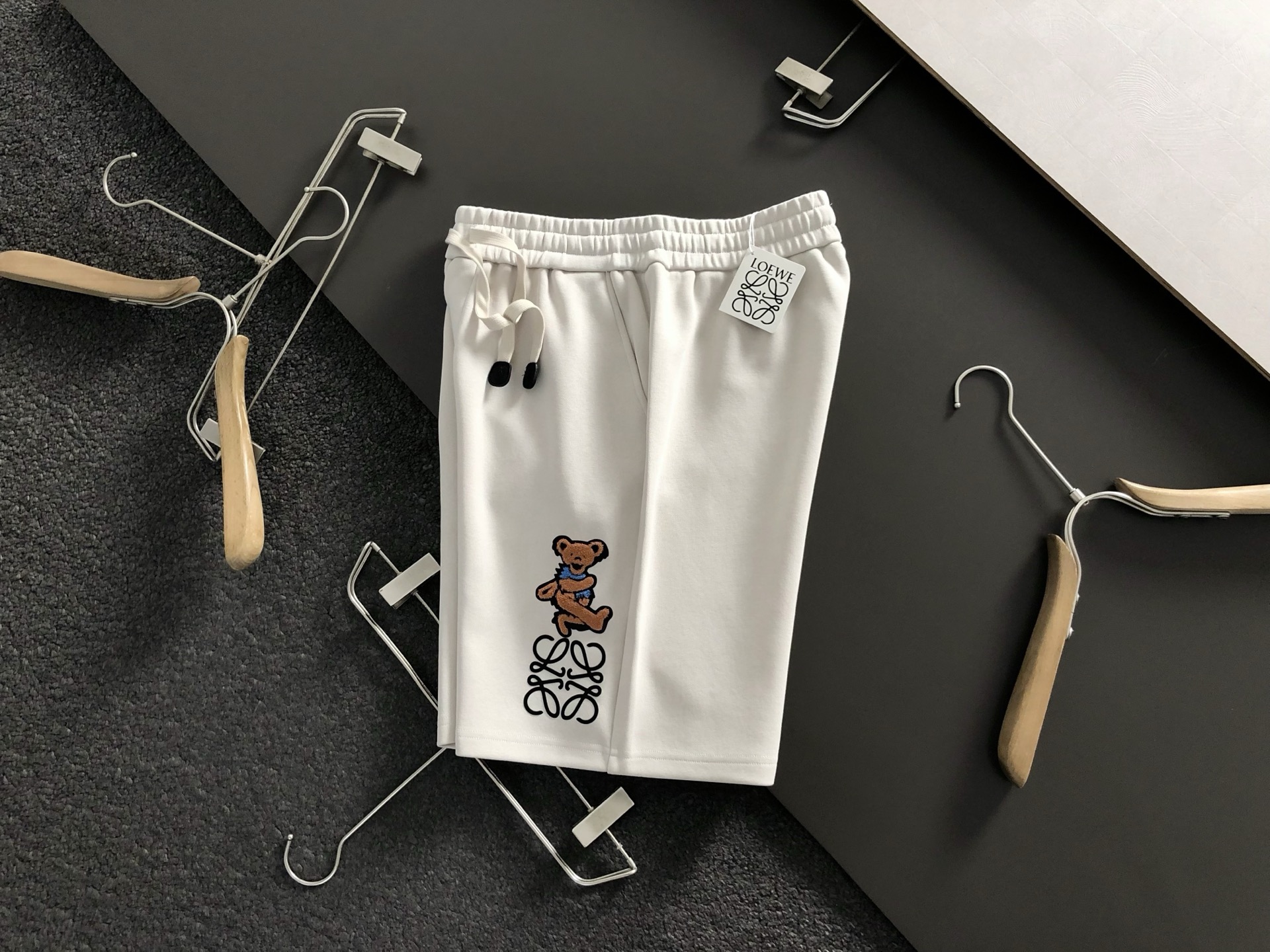 NO:509881,LOW*** micro-wide version M-xxxl The latest and most top-level towel embroidered cartoon bear fusion shorts, the top quality counter original casual pants, the top-level production process imported fabric, the counter style is uniquely designed, using imported high-end custom imported silk thread with first-class feel!  Official website for sale!  code number m-xxl, shorts, alexander wang19860909LOW***微宽版型M-xxxl 最新最顶级毛巾绣卡通小熊融合短裤,最顶级的品质专柜原单休闲裤顶级制作工艺进口面料,专柜款独特设计,采用进口高端订制进口丝线手感一流！官网在售！码数m-xxl,,shorts,alexander wang,Men's clothing