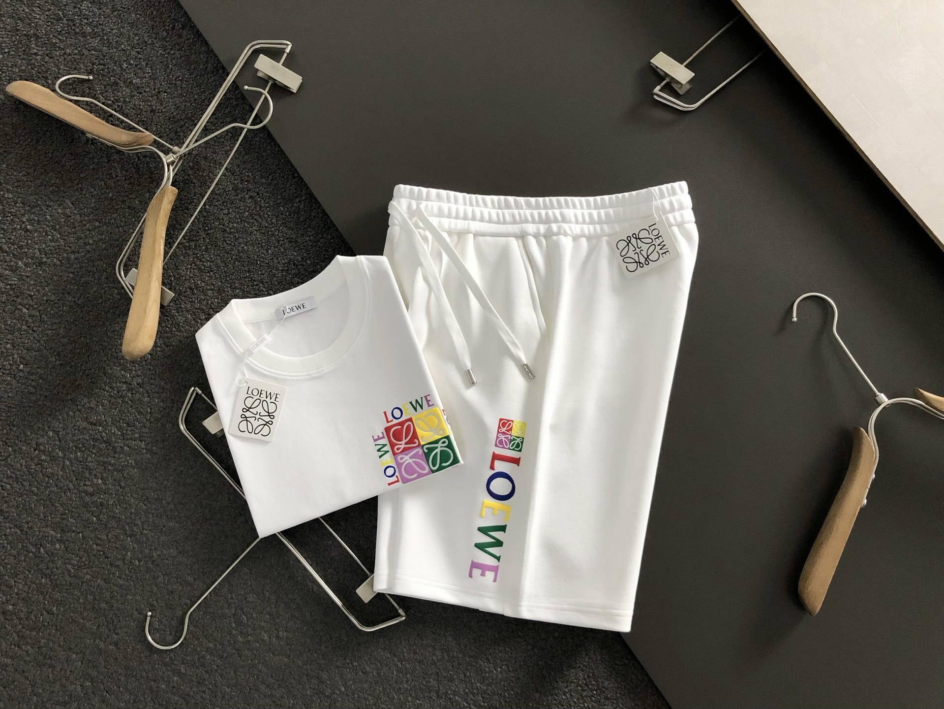 NO:511120,LOW* Set M-XXXL 25 Spring and Summer Top Color Three-dimensional Printed Short Sleeve Set, exquisite craftsmanship counter fabric, top-level elements fusion, classic short-sleeved 3 standards, trendy men's fashion, whether it is the comfort of the upper body or the incomparable existence, it can be said to be a must-have for summer 170-135(M) -150(L) 178-160(XL) 180-170(XXL) 180-180(XXXL),,T-shirt,alexander wang19860909LOW*套装版型M-XXXL 25春夏顶级彩色立体印花短袖套装,精致工艺专柜面料,顶级元素融合打造,经典短袖3标齐全,潮男时尚,无论是上身舒适度还是都是无可比拟的存在,可以说是夏日必备 170-135(M) -150(L) 178-160(XL)180-170(XXL) 180-180(XXXL),,T-shirt,alexander wang,Men's clothing