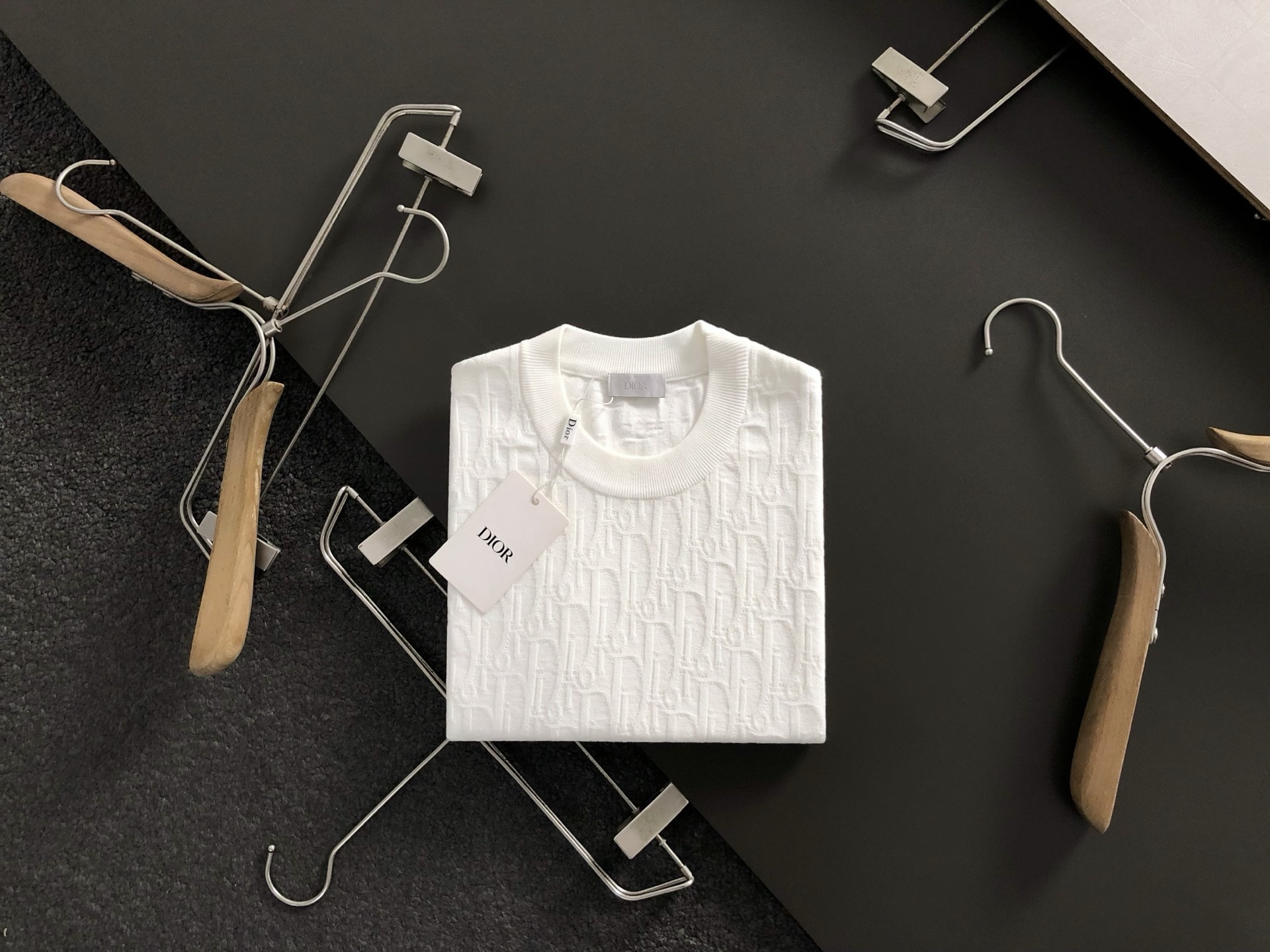 NO:511144,Dir* fitting style M-XXXL 2025 autumn and winter three-dimensional relief full jacquard arrangement wool short sleeves, exquisite craftsmanship counter fabric, top-level elements fusion, classic short sleeves 3 specifications complete, trendy men's fashion, whether it is the comfort of the upper body or the incomparable existence 170-135(M) -150(L) 178-(XL)180-170(XXL) 180-180(XXXL) your,,T-shirt,alexander wang19860909Dir*合身版型M-XXXL 2025秋冬立体浮雕满副提花排列款羊毛短袖,精致工艺专柜面料,顶级元素融合打造,经典短袖3标齐全,潮男时尚,无论是上身舒适度还是都是无可比拟的存在 170-135(M) -150(L) 178-(XL)180-170(XXL) 180-180(XXXL) your,,T-shirt,alexander wang,Men's clothing