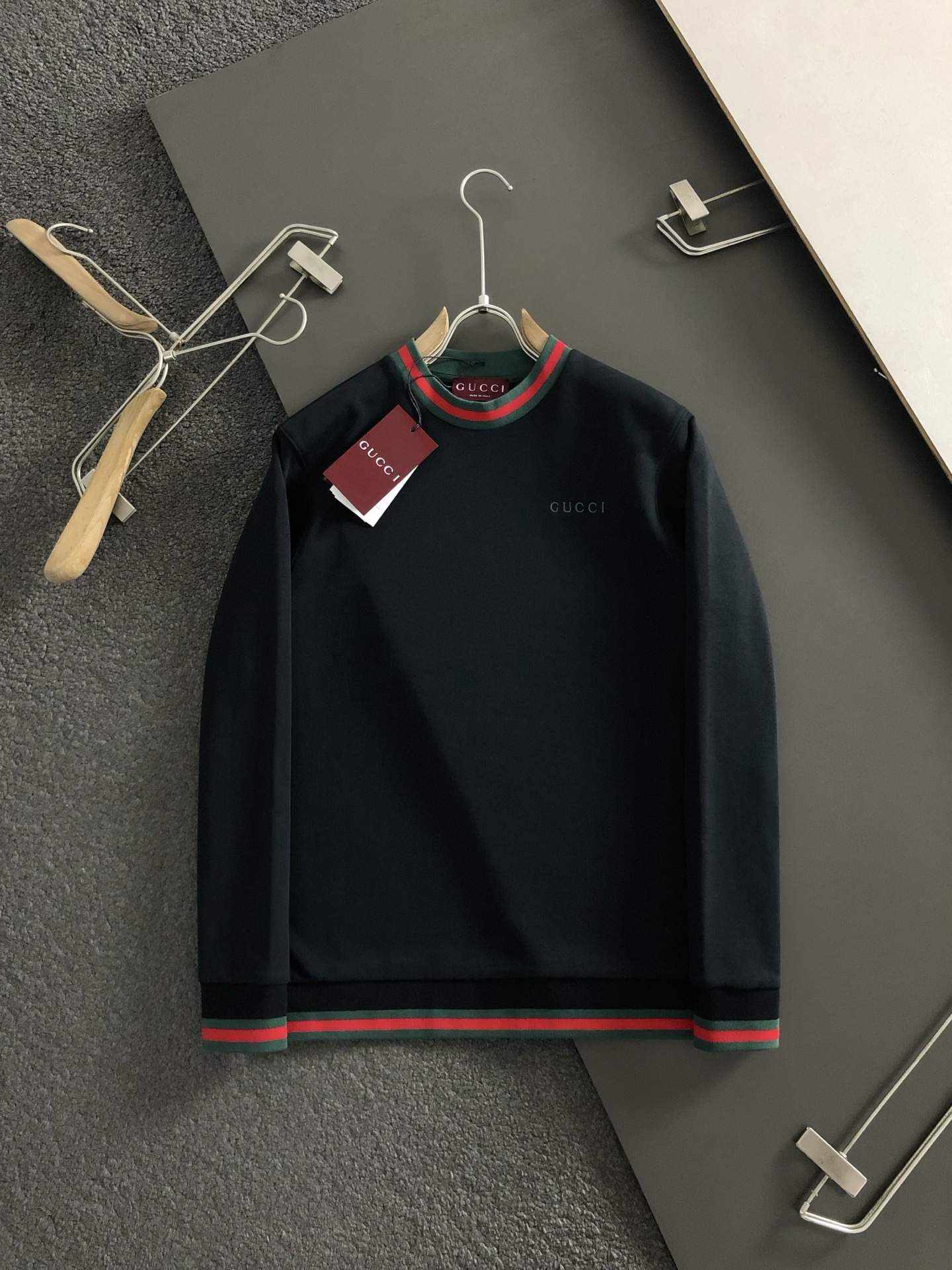  Gucc*合身版型S-Xl
25秋冬红蓝拼色潮牌卫衣，精致工艺专柜面料，顶级元素融合打造，3标齐全，潮