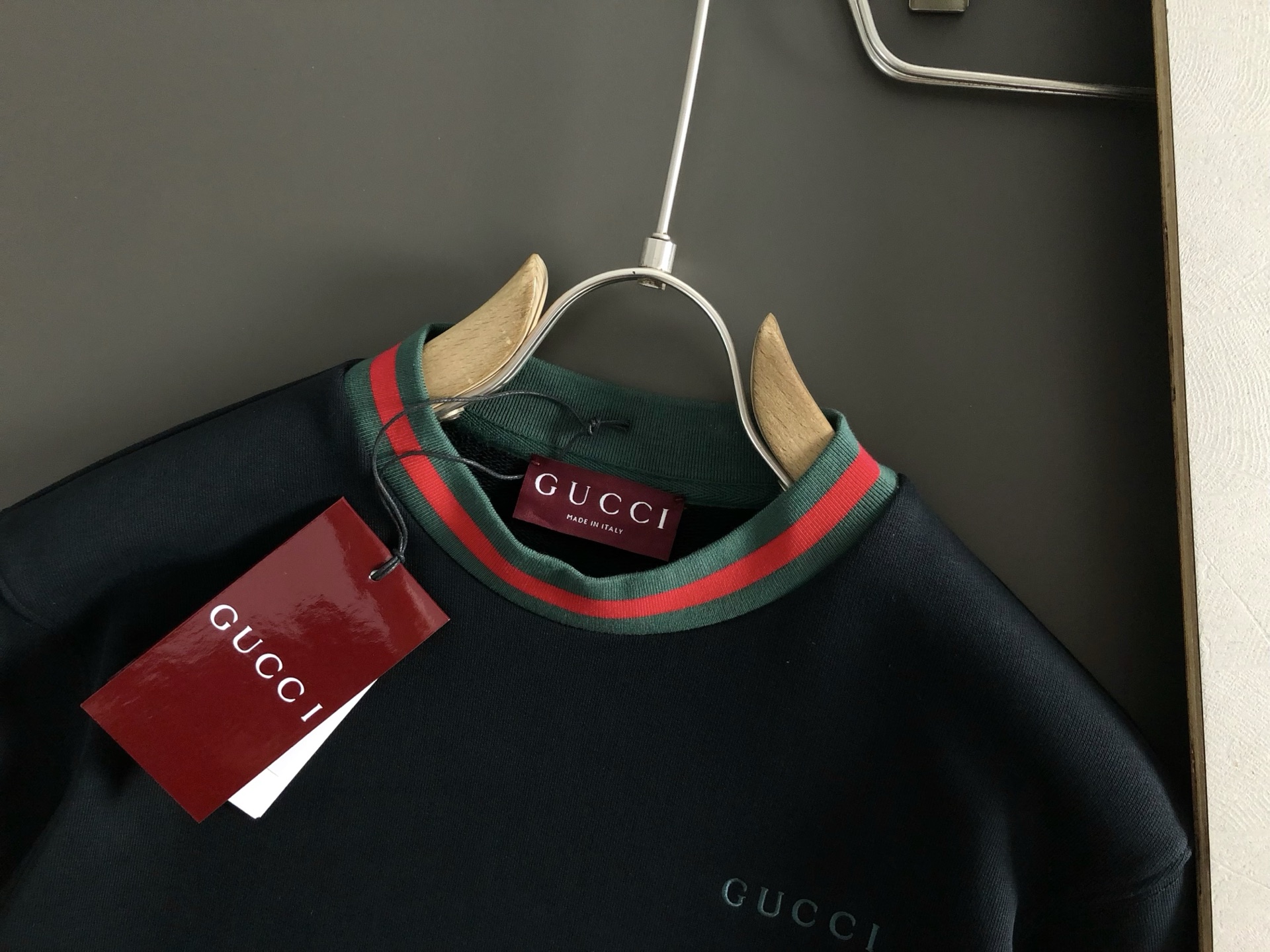  Gucc*合身版型S-Xl
25秋冬红蓝拼色潮牌卫衣，精致工艺专柜面料，顶级元素融合打造，3标齐全，潮