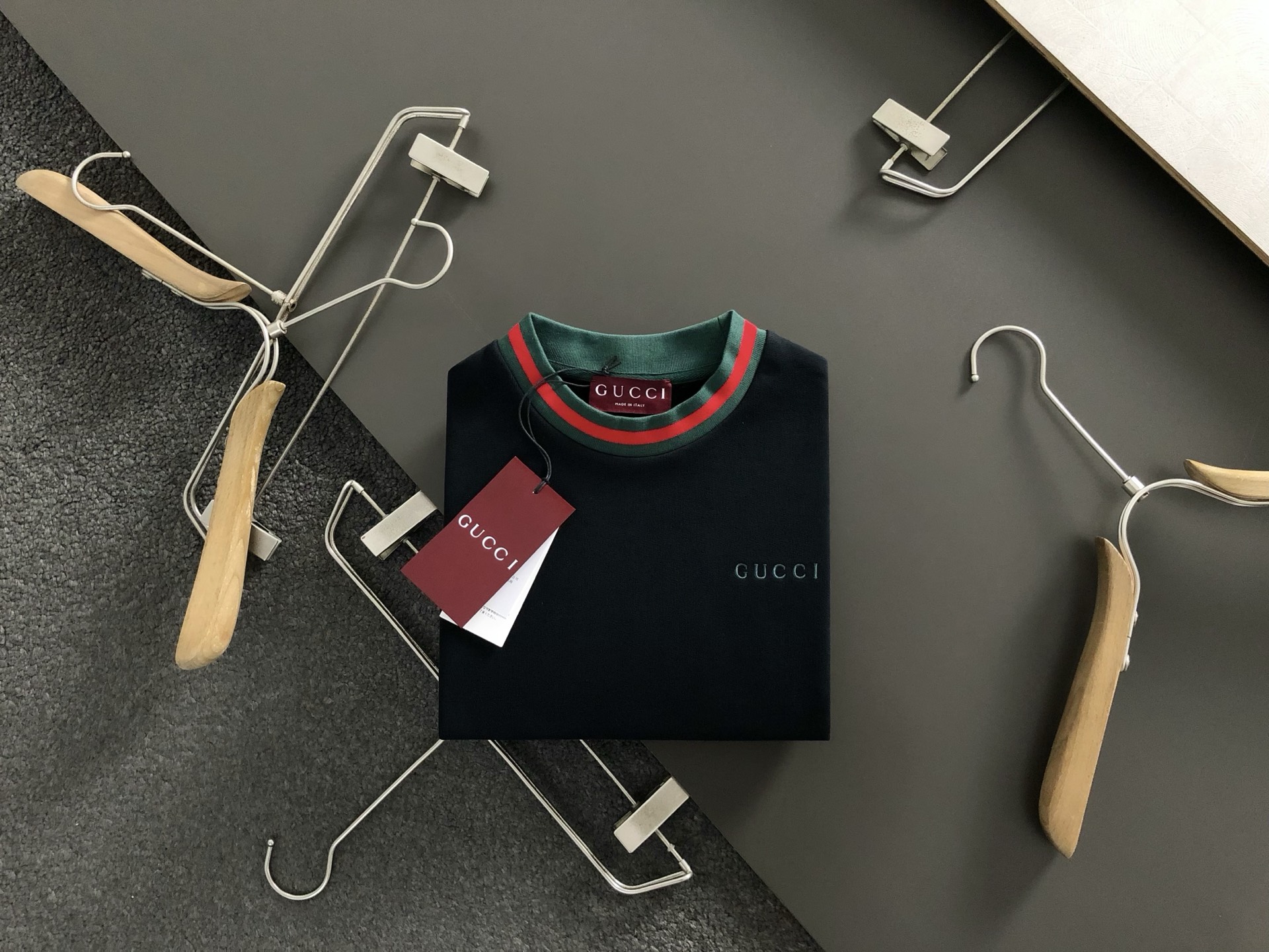 NO:513032,Gucc* fit style S-Xl 25 autumn and winter red and blue color-blocking trendy brand sweatshirts, exquisite craftsmanship counter fabrics, top-level elements fusion, complete 3 standards, trendy men's fashion, whether it is the comfort of the upper body or the incomparable existence, it can be said to be a must-have for summer 170-135(s)-150(M) 178-160(L)180-170(XL) 180-180(XXL),,gucci,hoodie,sweatshirts,alexander wang19860909Gucc*合身版型S-Xl 25秋冬红蓝拼色潮牌卫衣,精致工艺专柜面料,顶级元素融合打造,3标齐全,潮男时尚,无论是上身舒适度还是都是无可比拟的存在,可以说是夏日必备 170-135(s)-150(M) 178-160(L)180-170(XL) 180-180(XXL),,gucci,hoodie,sweatshirts,alexander wang,Men's clothing