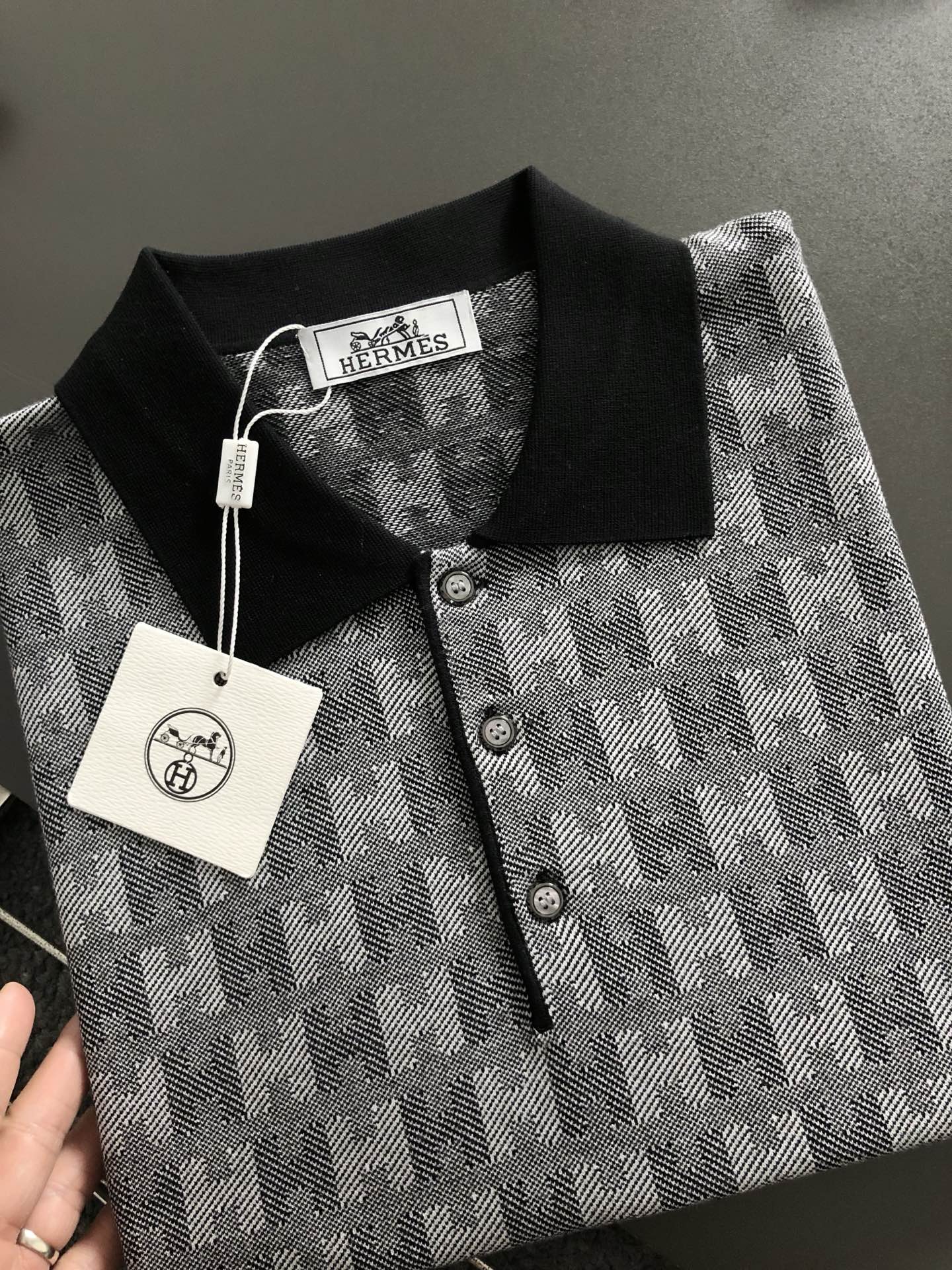  Hms*合身版型M-XXXL
2025秋冬字母H满幅提花羊毛短袖Polo*精致工艺专柜面料，顶级元素融