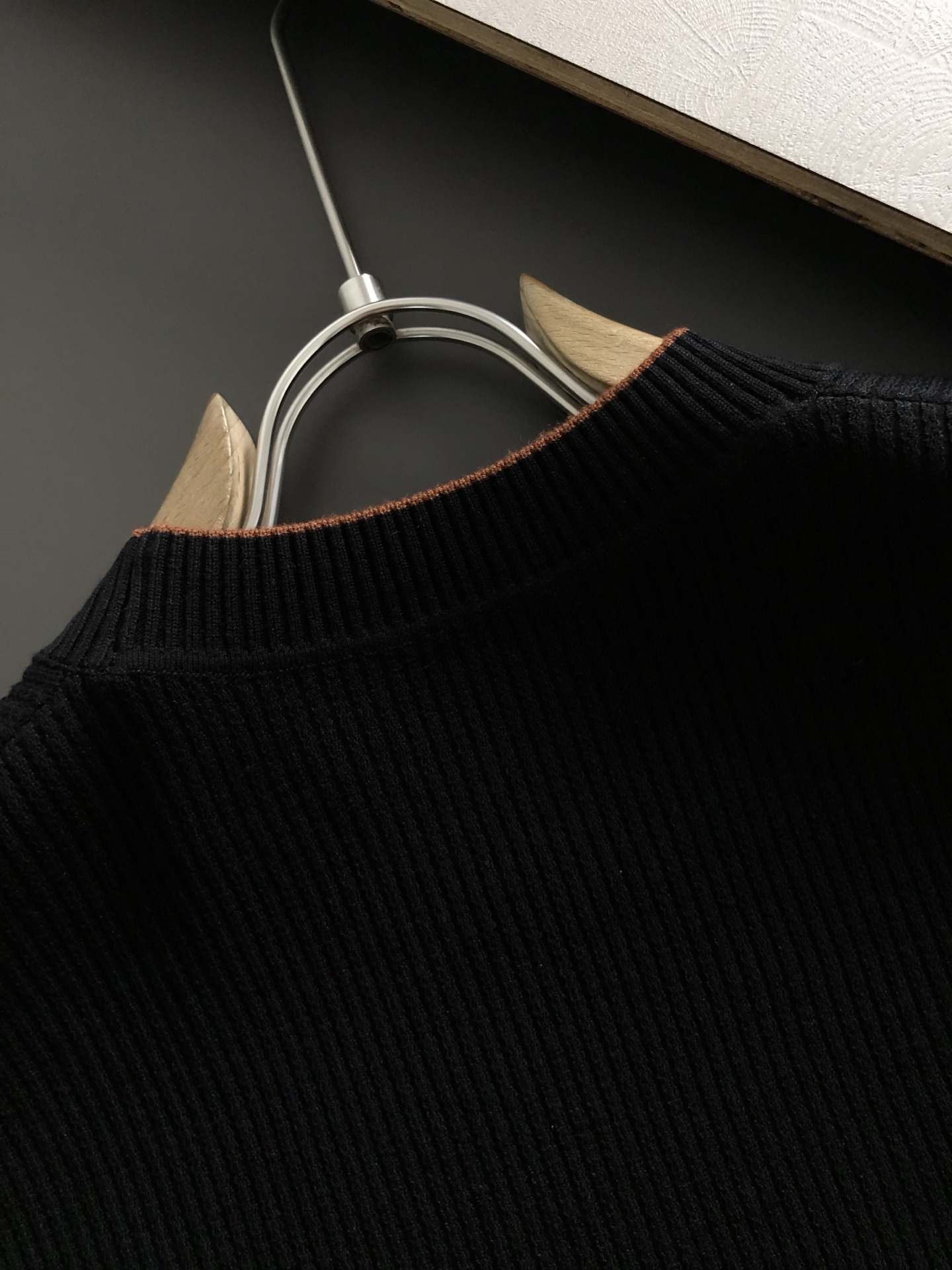  lP🆕*合身版型M-XXXL
2025秋冬老钱风字母提花羊毛短袖，精致工艺专柜面料，顶级元素融合打造，