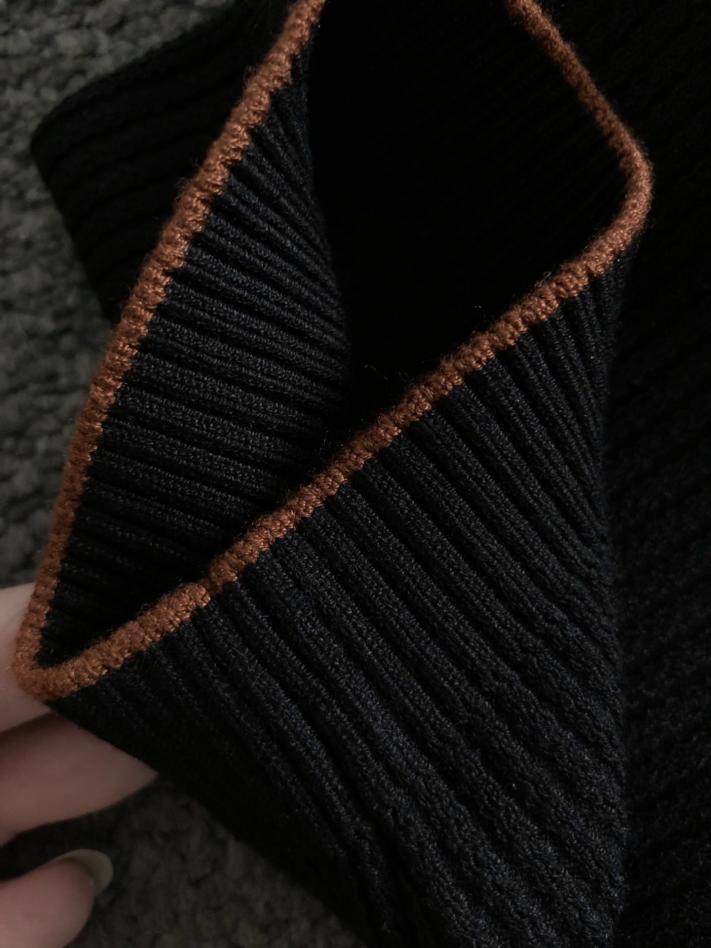  lP🆕*合身版型M-XXXL
2025秋冬老钱风字母提花羊毛短袖，精致工艺专柜面料，顶级元素融合打造，