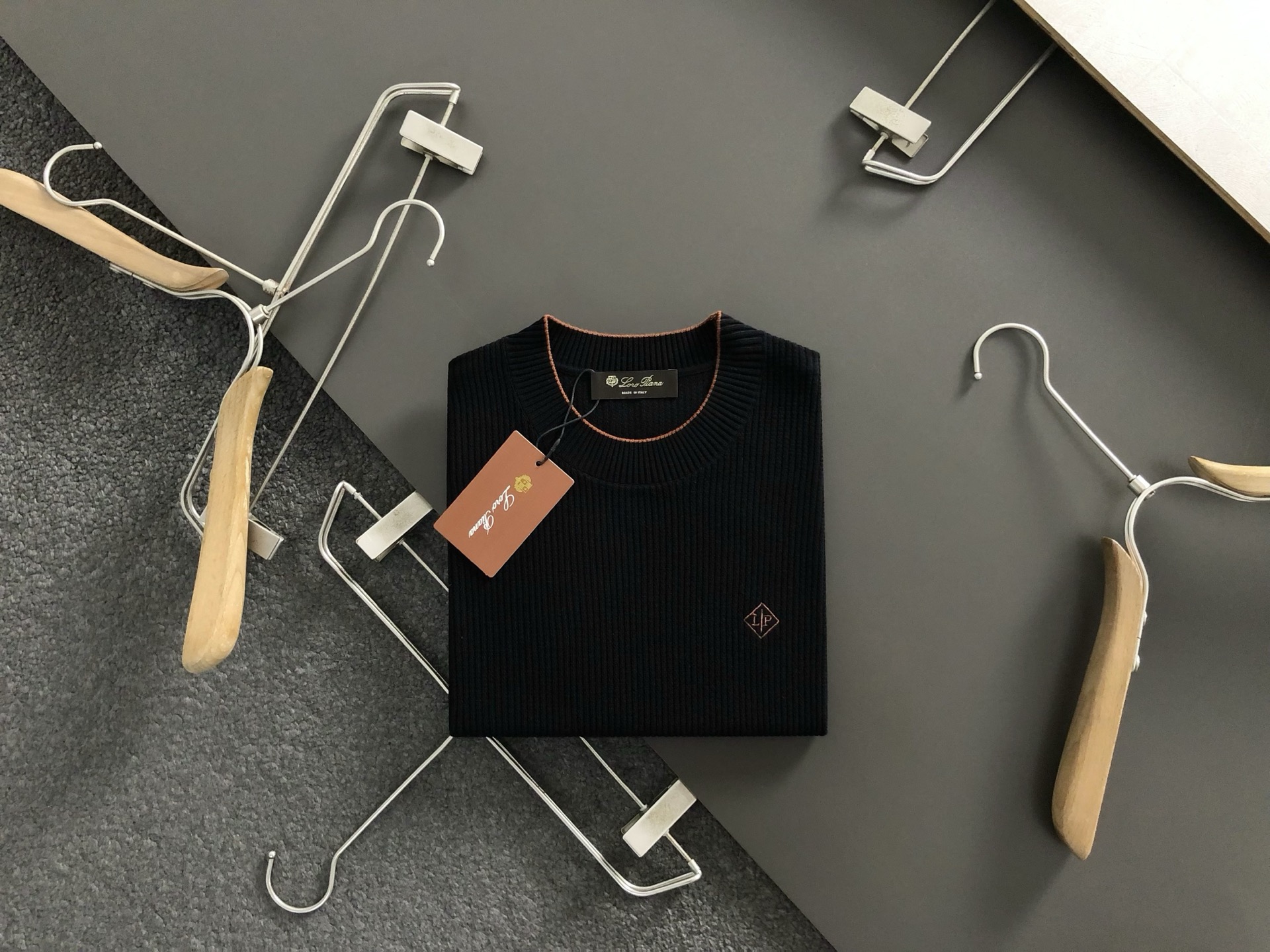 NO:513019,Lp*fitting style M-XXXL 2025 autumn and winter old Qianfeng letter jacquard wool short sleeves, exquisite craftsmanship counter fabric, top-level elements fusion, classic short sleeve 3 specifications complete, trendy men's fashion, whether it is the comfort of the upper body or the incomparable existence 170-135(M) -(L) 178-160(XL)180-170(XXL) 180-180(XXXL) your,,loro piano,T-shirt,alexander wang19860909Lp*合身版型M-XXXL 2025秋冬老钱风字母提花羊毛短袖,精致工艺专柜面料,顶级元素融合打造,经典短袖3标齐全,潮男时尚,无论是上身舒适度还是都是无可比拟的存在 170-135(M) -(L) 178-160(XL)180-170(XXL) 180-180(XXXL) your,,loro piana,T-shirt,alexander wang,Men's clothing