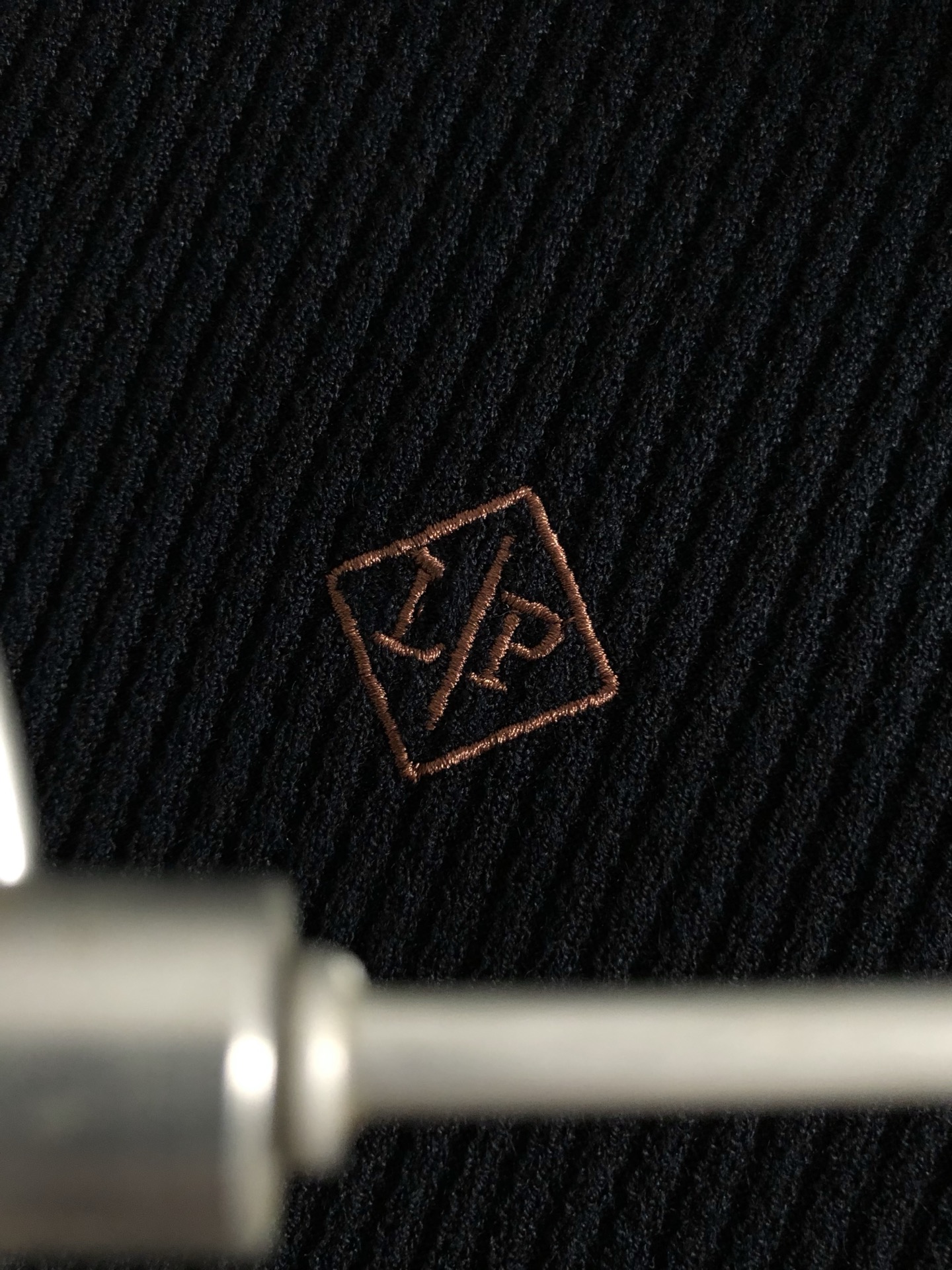  lP🆕*合身版型M-XXXL
2025秋冬老钱风字母提花羊毛短袖，精致工艺专柜面料，顶级元素融合打造，