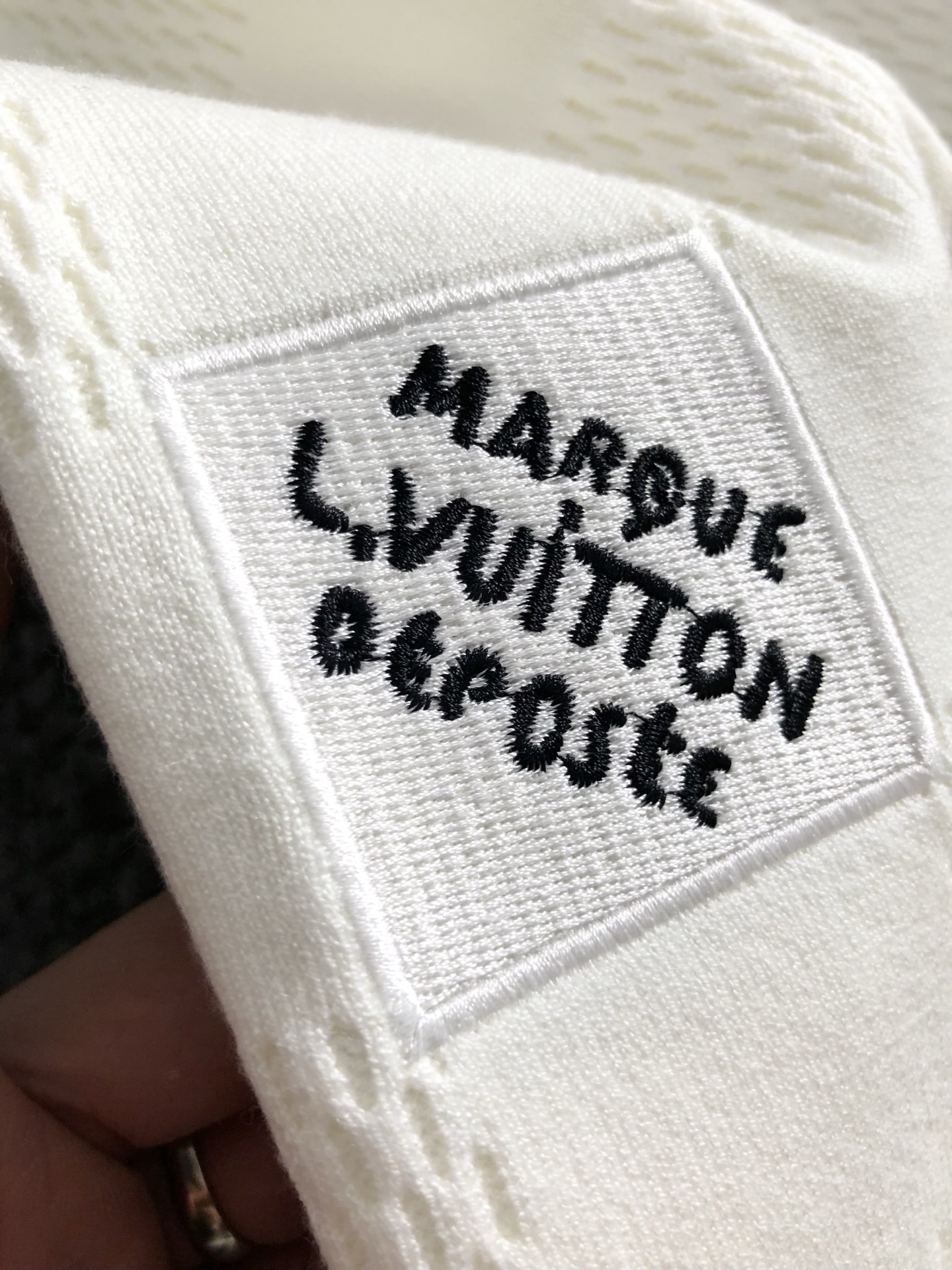  L牌*合身版型M-XXXL
2025秋冬棋盘格提花刺绣字母羊毛短袖，精致工艺专柜面料，顶级元素融合打造