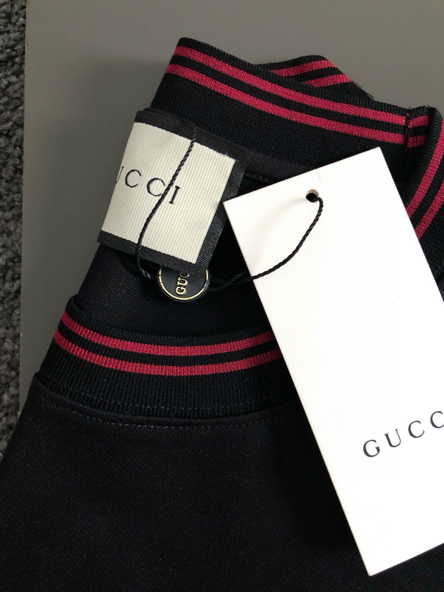  Gucc*微宽版型M-XXXL
25春夏顶级重红红绿字母刺绣融合顶级双G贴布工资重磅潮流短袖，精致工艺