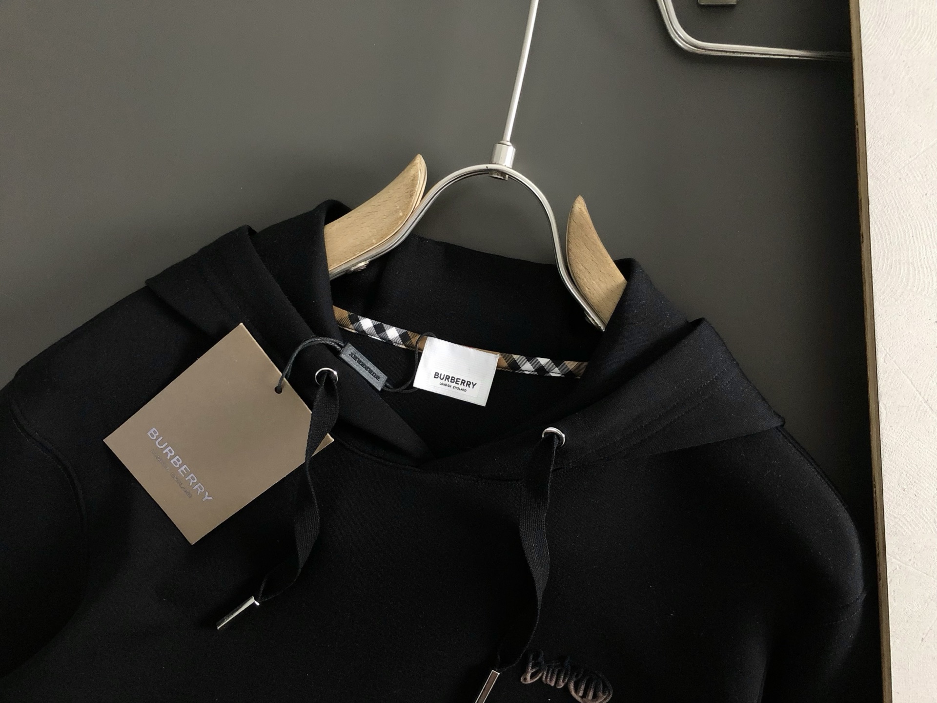  BBR*合身版型M-XXXL
2025秋冬云柔系列格纹融合连帽卫衣长袖，精致工艺专柜面料，顶级元素融合