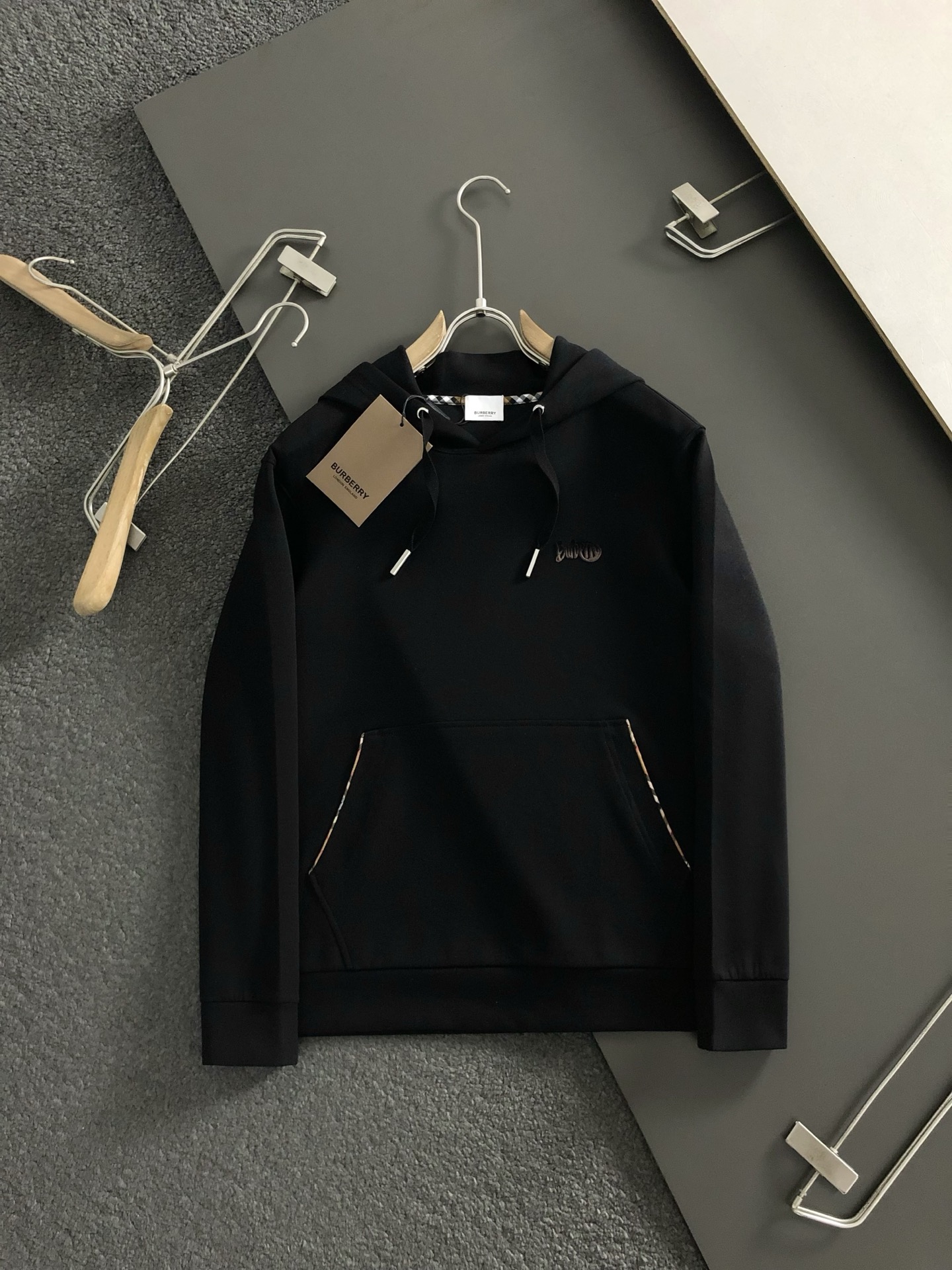  BBR*合身版型M-XXXL
2025秋冬云柔系列格纹融合连帽卫衣长袖，精致工艺专柜面料，顶级元素融合