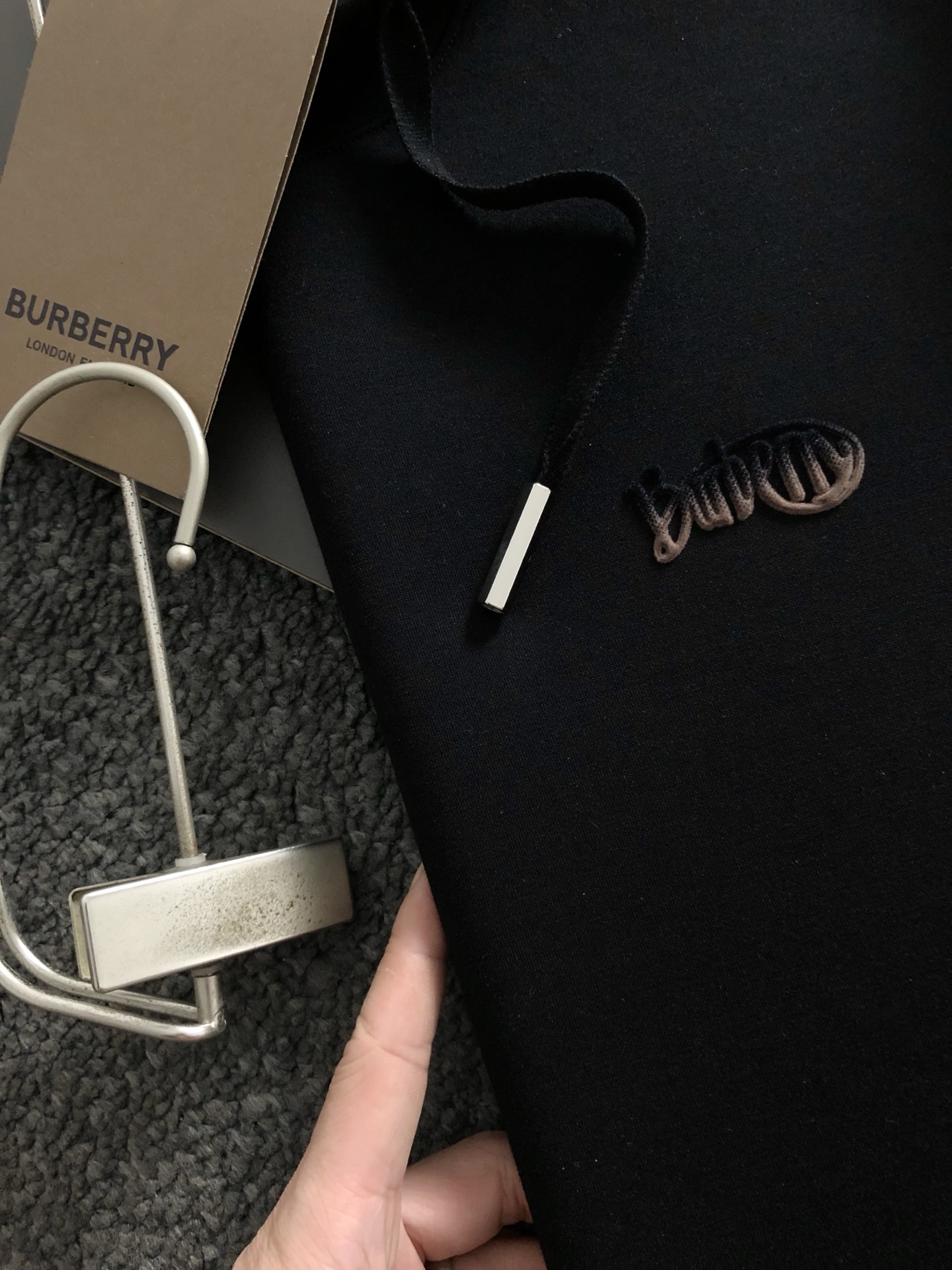  BBR*合身版型M-XXXL
2025秋冬云柔系列格纹融合连帽卫衣长袖，精致工艺专柜面料，顶级元素融合