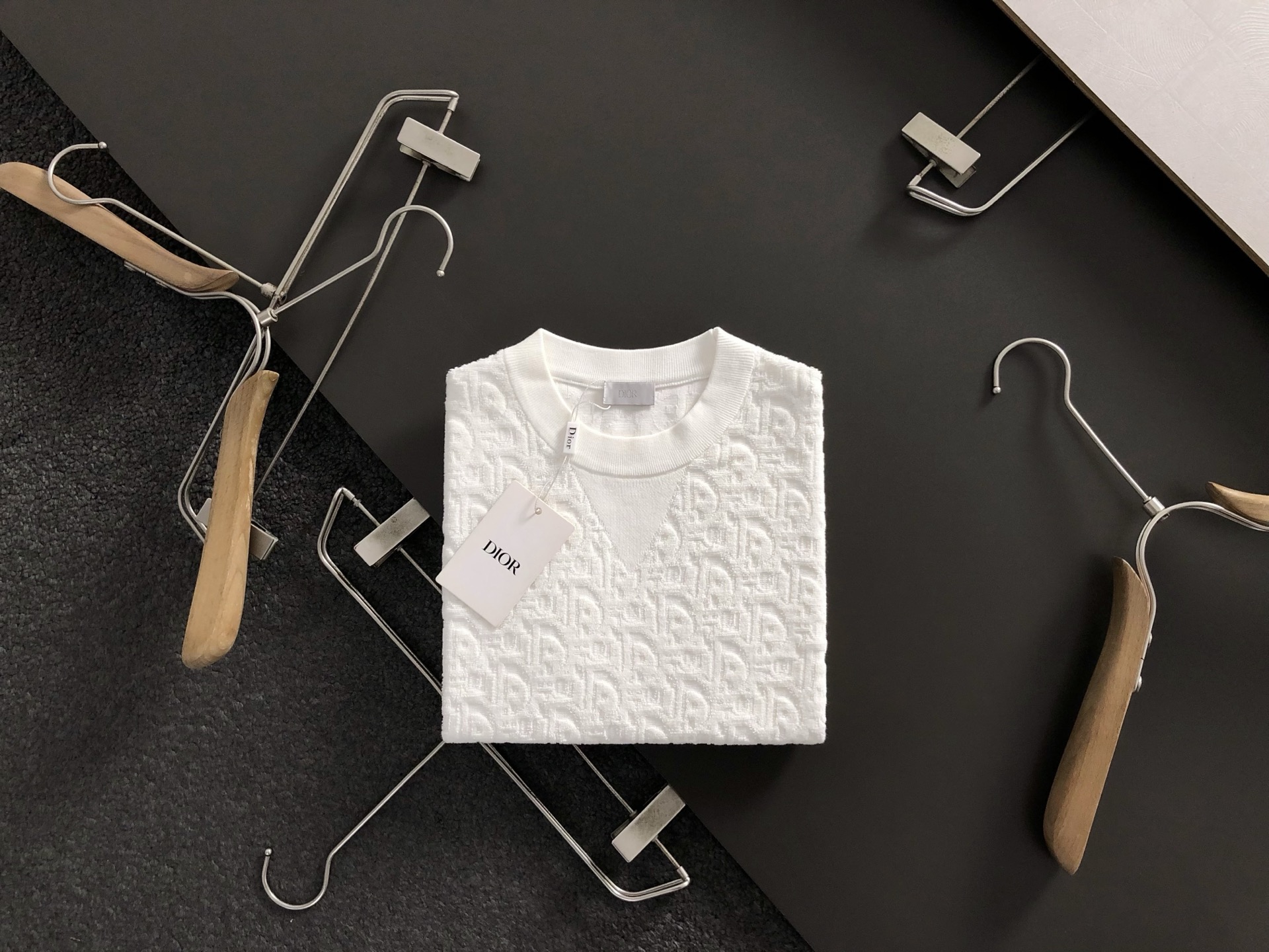 NO:514628,Dir* fitting style M-XXXL 2025 autumn and winter three-dimensional relief full jacquard arrangement wool short sleeves, exquisite craftsmanship counter fabric, top-level elements fusion, classic short sleeve 3 specifications complete, trendy men's fashion, whether it is the comfort of the upper body or the incomparable existence 170-135(M) -150(L) 178-(XL)180-170(XXL) 180-180(XXXL) your,,T-shirt,alexander wang19860909Dir*合身版型M-XXXL 2025秋冬立体浮雕满副提花排列款羊毛短袖,精致工艺专柜面料,顶级元素融合打造,经典短袖3标齐全,潮男时尚,无论是上身舒适度还是都是无可比拟的存在 170-135(M) -150(L) 178-(XL)180-170(XXL) 180-180(XXXL) your,,T-shirt,alexander wang,Men's clothing