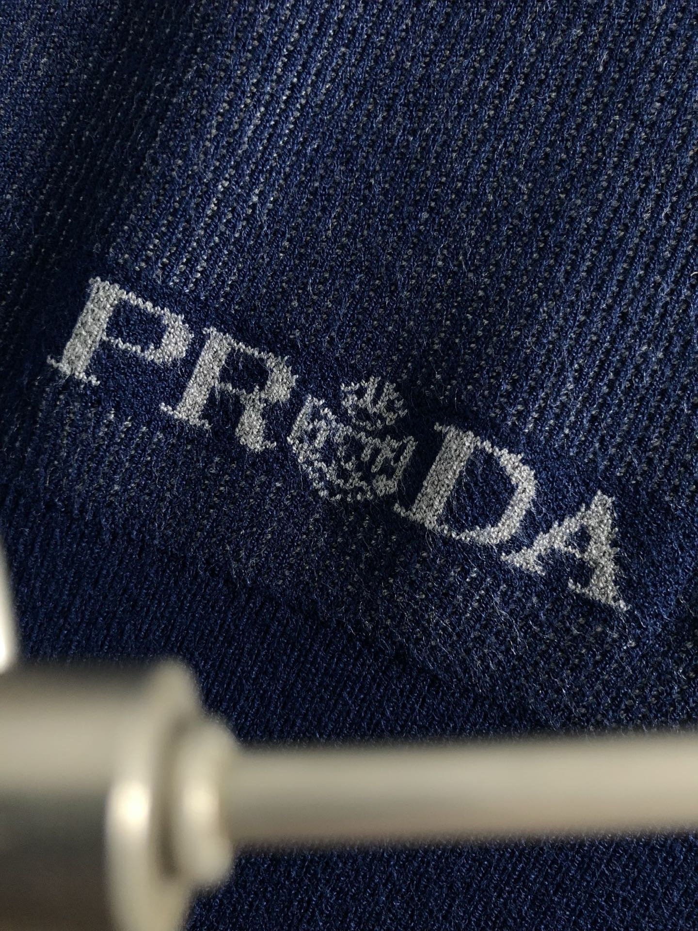  PRAD*合身版型M-XXXL
2025秋冬细条纹字母提花羊毛短袖Poli*精致工艺专柜面料，顶级元素