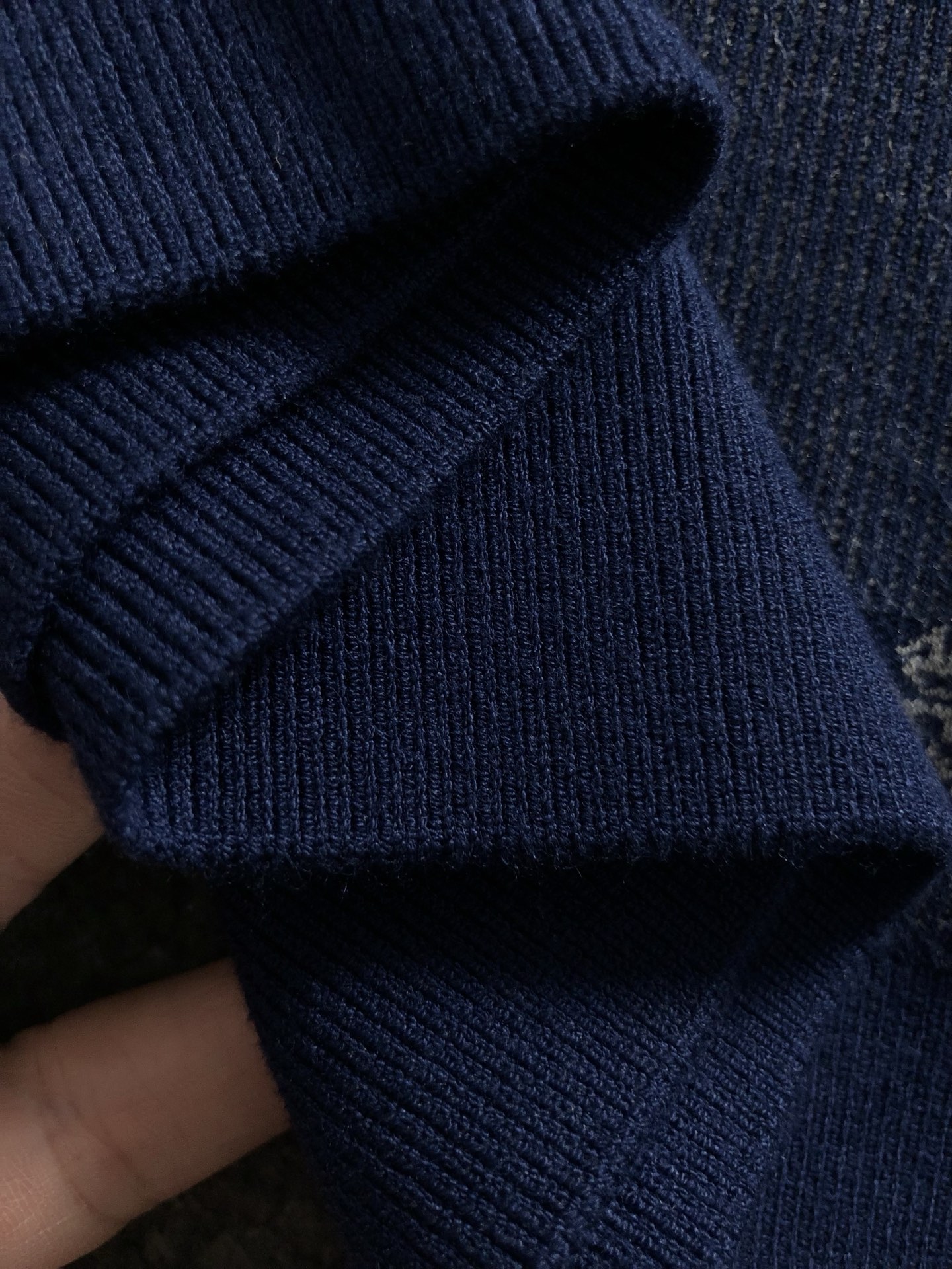  PRAD*合身版型M-XXXL
2025秋冬细条纹字母提花羊毛短袖Poli*精致工艺专柜面料，顶级元素