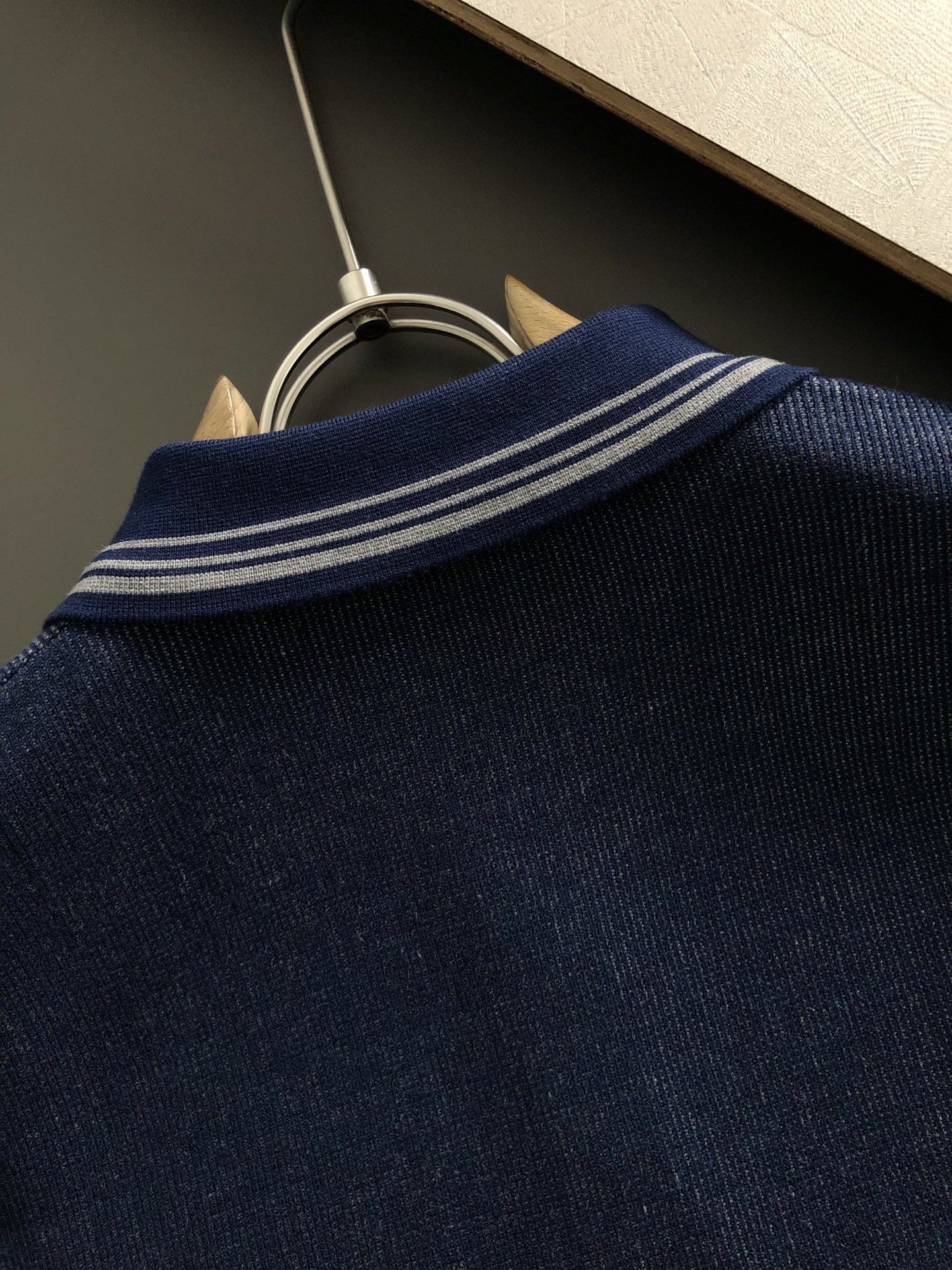  PRAD*合身版型M-XXXL
2025秋冬细条纹字母提花羊毛短袖Poli*精致工艺专柜面料，顶级元素