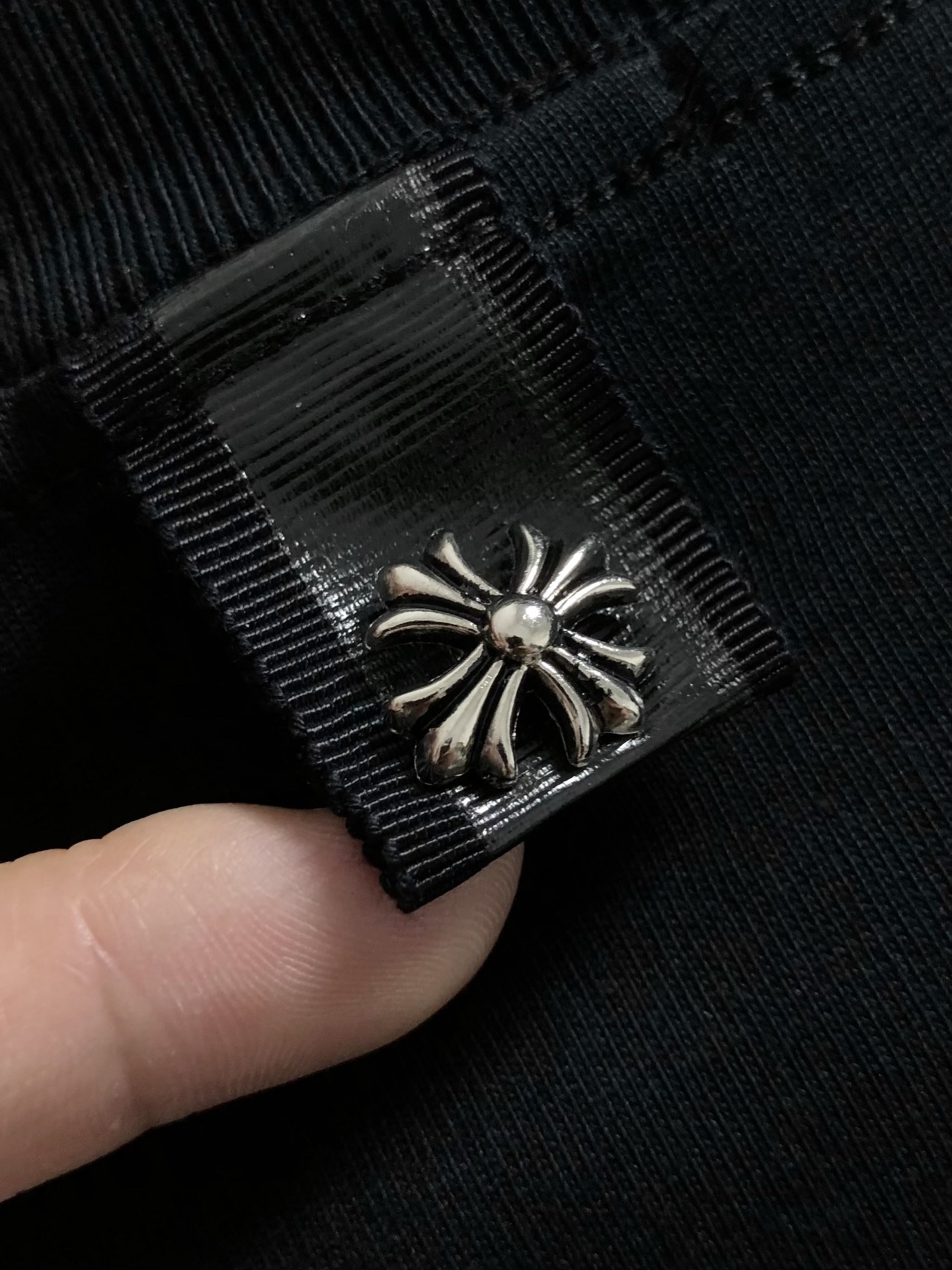  Ch*合身版型S-Xl
25春夏顶级梵文毛绒刺绣潮牌短袖，精致工艺专柜面料，顶级元素融合打造，3标齐全