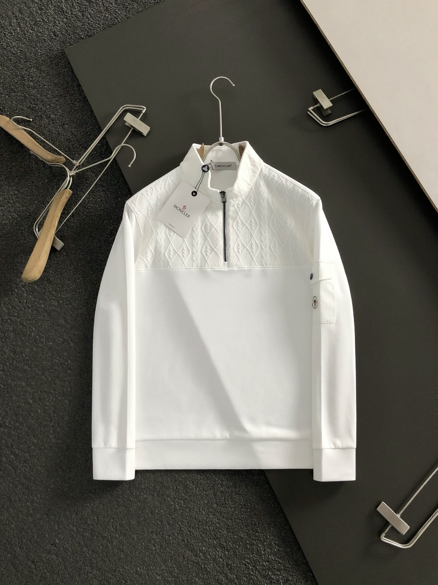 NO:514624,min*fitting style M-XXXL 2025 autumn and winter cloud soft series splicing fabric embroidery marks blend fashionable versatile collar sweatshirt long sleeves, exquisite craftsmanship counter fabrics, top-level elements fusion creation, classic short sleeve 3 marks complete, trendy men's fashion, whether it is the comfort of the upper body or the incomparable existence 170-135(M) -150(L) 178-160(XL) 180-170(XXL) 180-180(XXXL) your,,hoodie,sweatshirts,T-shirt,alexander wang19860909min*合身版型M-XXXL 2025秋冬云柔系列拼接面料绣标融合时尚百搭立领卫衣长袖,精致工艺专柜面料,顶级元素融合打造,经典短袖3标齐全,潮男时尚,无论是上身舒适度还是都是无可比拟的存在 170-135(M) -150(L) 178-160(XL)180-170(XXL) 180-180(XXXL) your,,hoodie,sweatshirts,T-shirt,alexander wang,Men's clothing