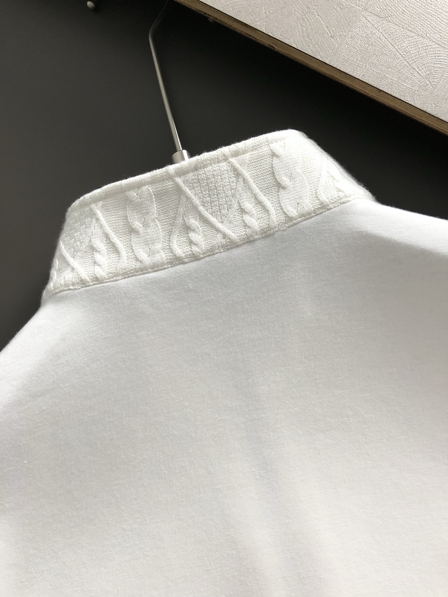  min*合身版型M-XXXL
2025秋冬云柔系列拼接面料绣标融合时尚百搭立领卫衣长袖，精致工艺专柜面