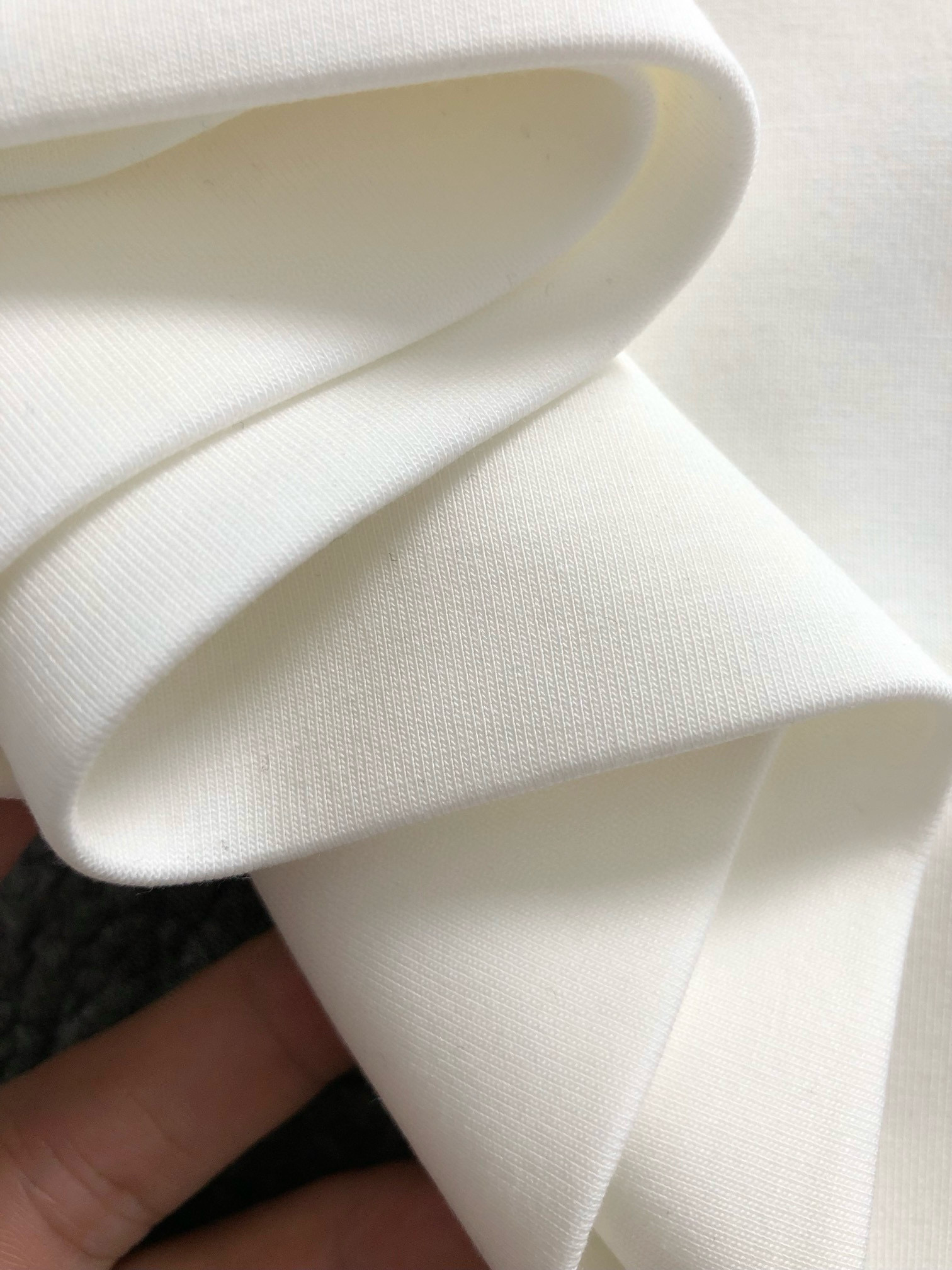  min*合身版型M-XXXL
2025秋冬云柔系列拼接面料绣标融合时尚百搭立领卫衣长袖，精致工艺专柜面