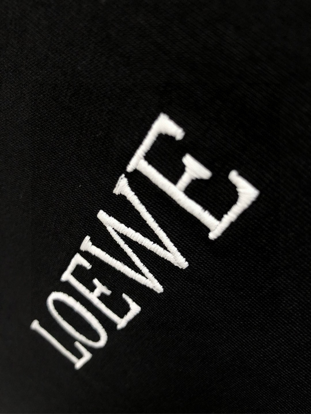  LOW*合身版型M-XXXL
25春夏顶级黑色卡通刺绣字母定制皮牌融合重磅短袖，精致工艺专柜面料，顶级