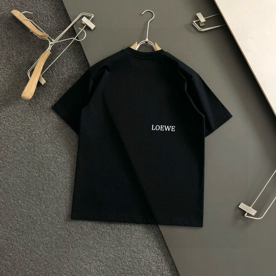  LOW*合身版型M-XXXL
25春夏顶级黑色卡通刺绣字母定制皮牌融合重磅短袖，精致工艺专柜面料，顶级