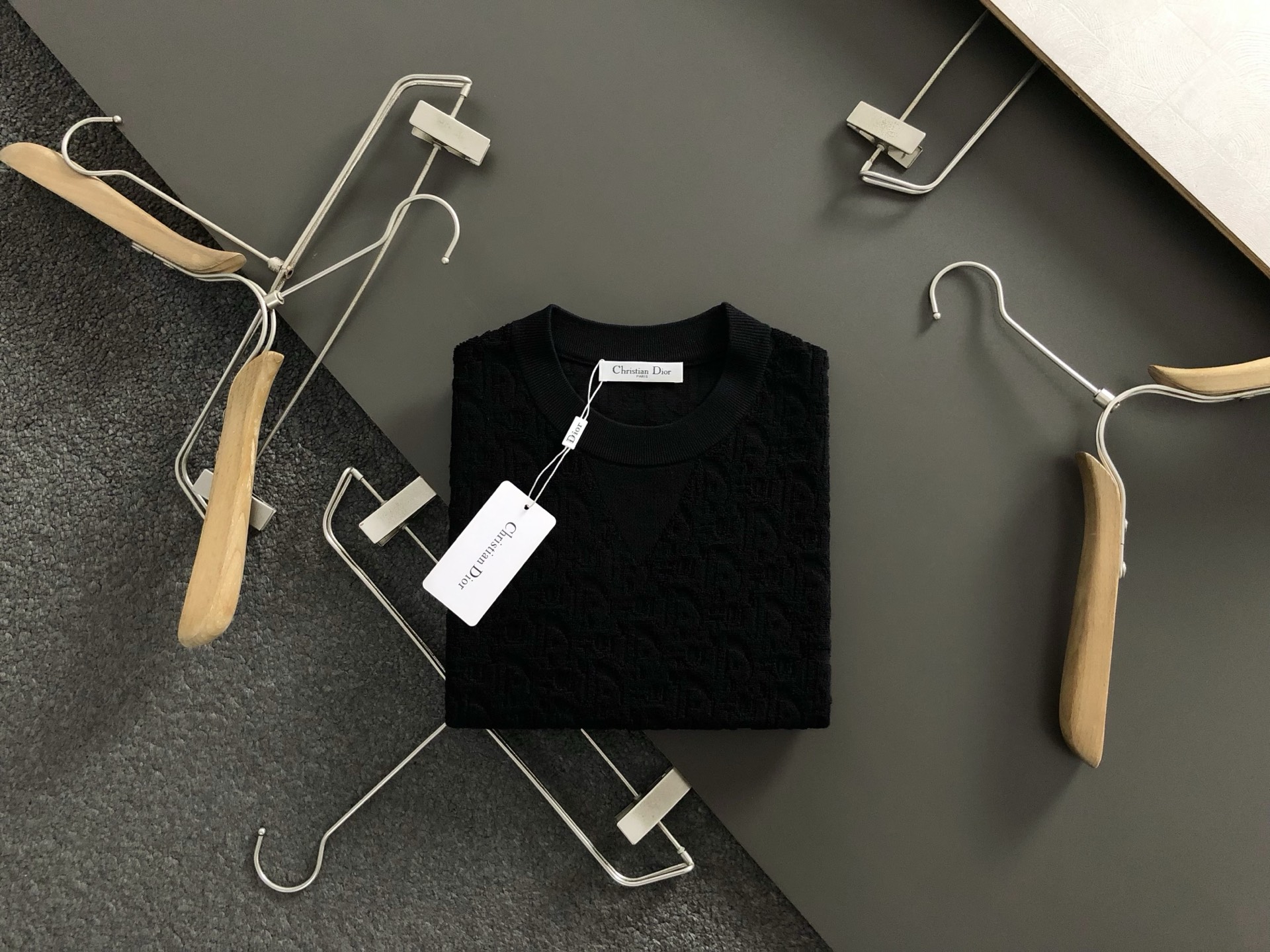 NO:515623,Dir* fitting M-XXXL 2025 autumn and winter three-dimensional relief full jacquard arrangement wool short sleeves, exquisite craftsmanship counter fabric, top-level elements fusion, classic short sleeves 3 specifications, trendy men's fashion, whether it is the comfort of the upper body or the incomparable existence 170-135(M) 175-150(L) 178-(XL)180-170(XXL) 180-180(XXXL) your,,T-shirt,alexander wang19860909Dir*合身版型M-XXXL 2025秋冬立体浮雕满副提花排列款羊毛短袖,精致工艺专柜面料,顶级元素融合打造,经典短袖3标齐全,潮男时尚,无论是上身舒适度还是都是无可比拟的存在 170-135(M) 175-150(L) 178-(XL)180-170(XXL) 180-180(XXXL) your,,T-shirt,alexander wang,Men's clothing