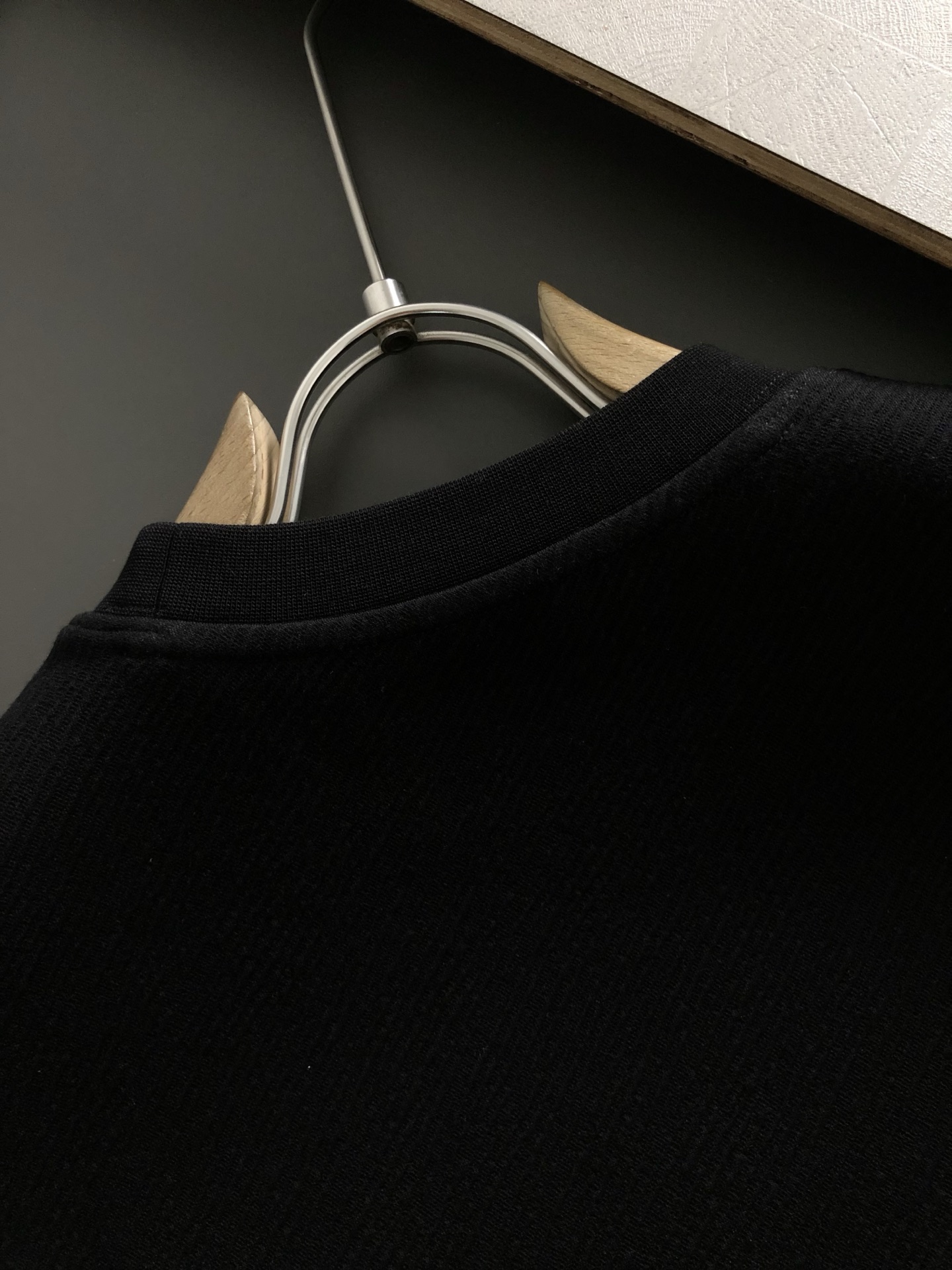 LOW*合身版型M-XXXL2025秋冬云柔太空刺绣压花时尚百搭圆领卫衣长袖，精致工艺专柜面料，顶级元素