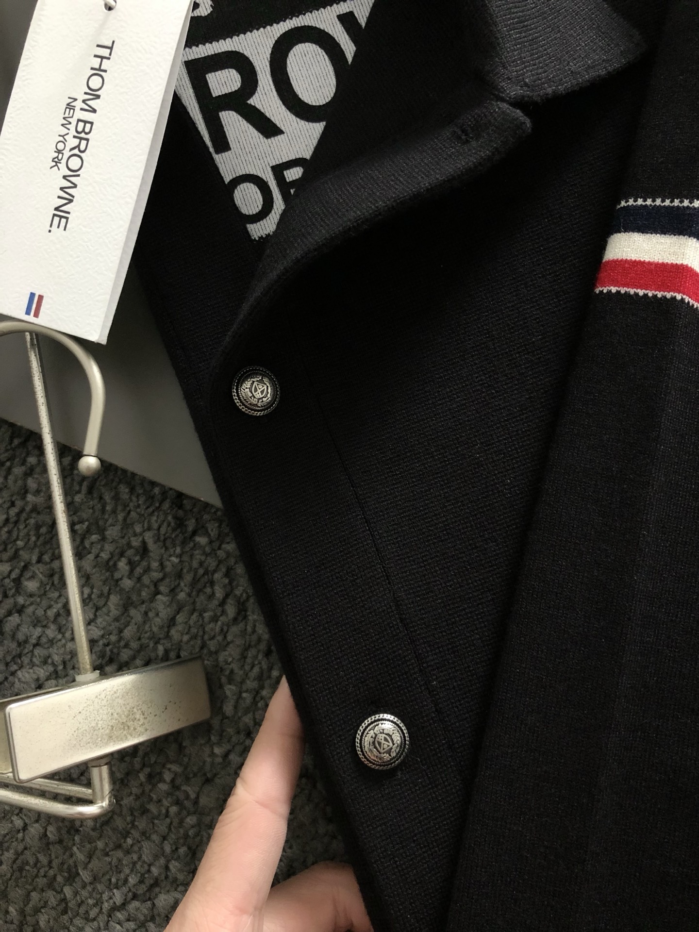 Tb*合身版型M-XXXL2025秋冬经典三杠针织羊毛纽扣外套，精致工艺专柜面料，顶级元素融合打造，3标